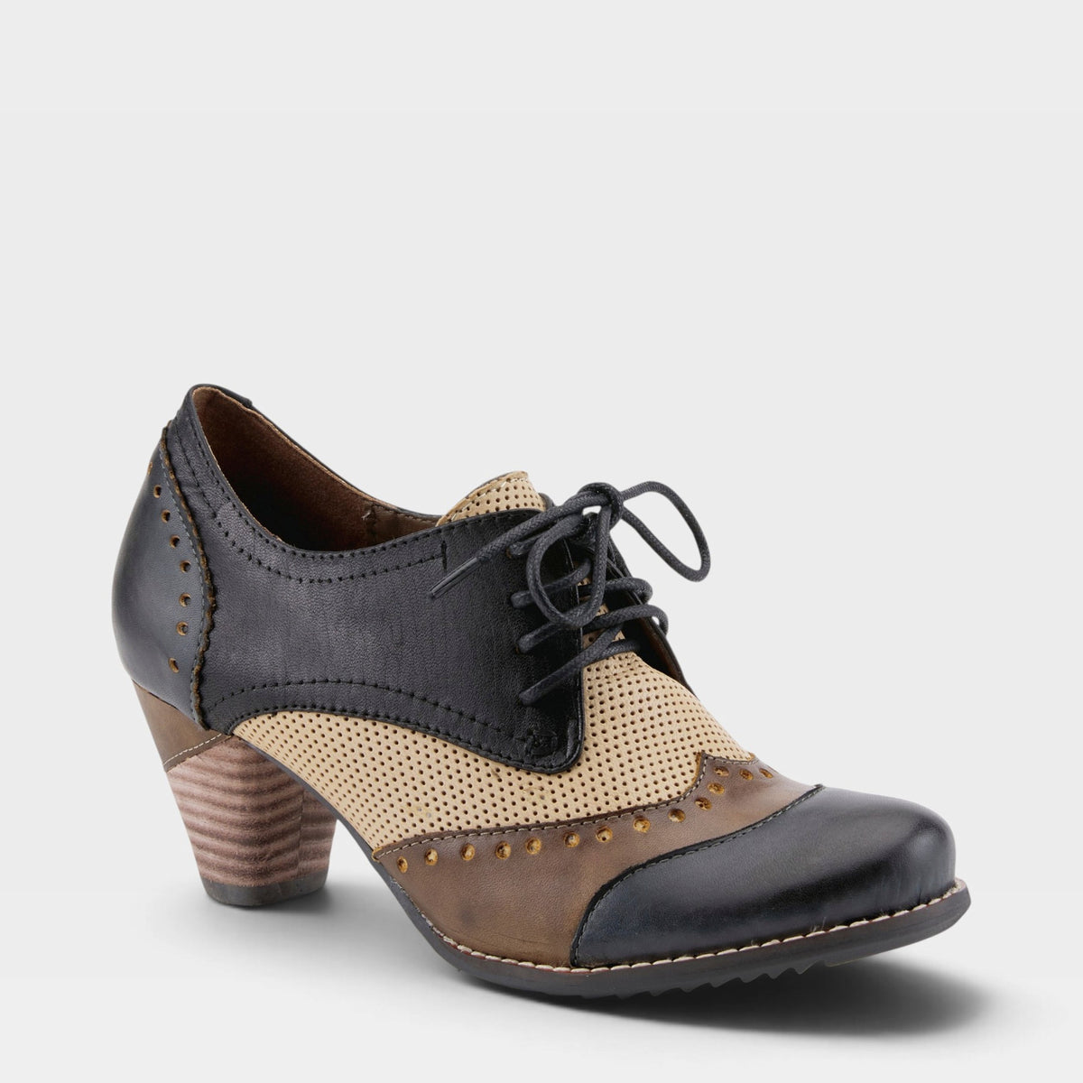 L'Artiste Bardot pumps in Navy, front view