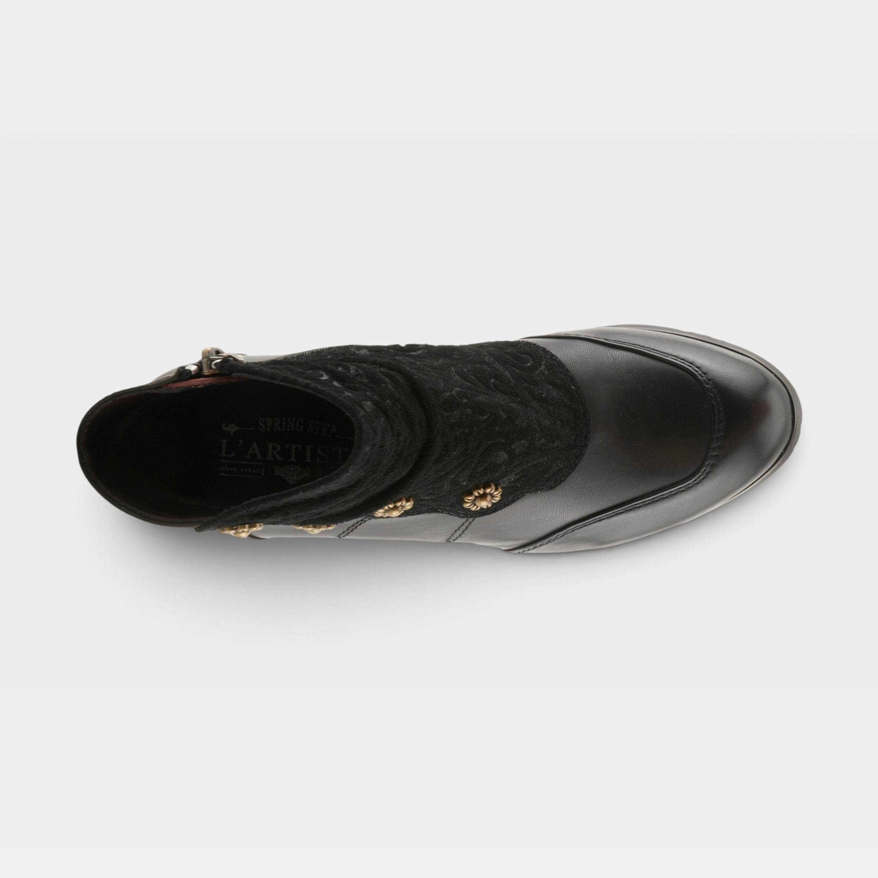 L'Artiste Belgard boots in Black, top view