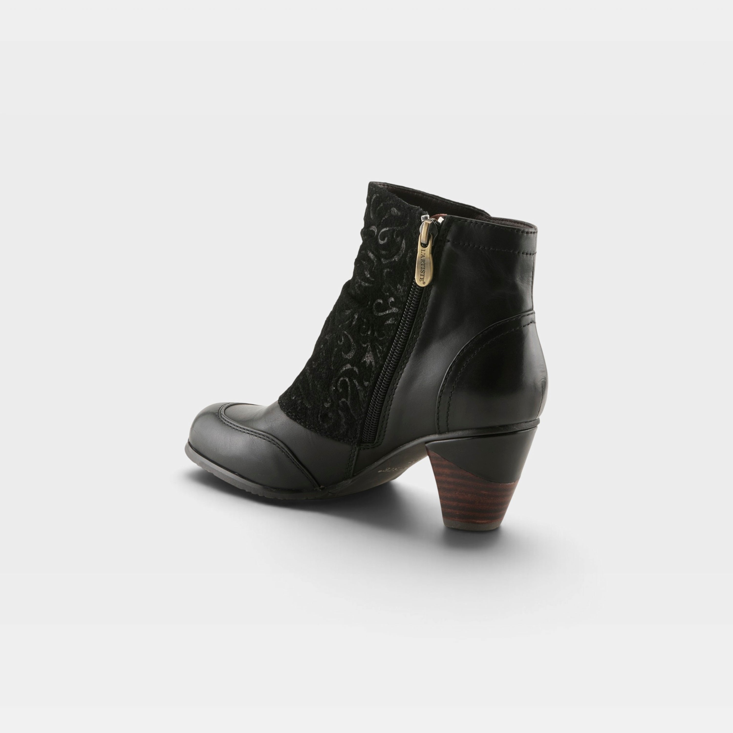 L'Artiste Belgard boots in Black, alternate angle view