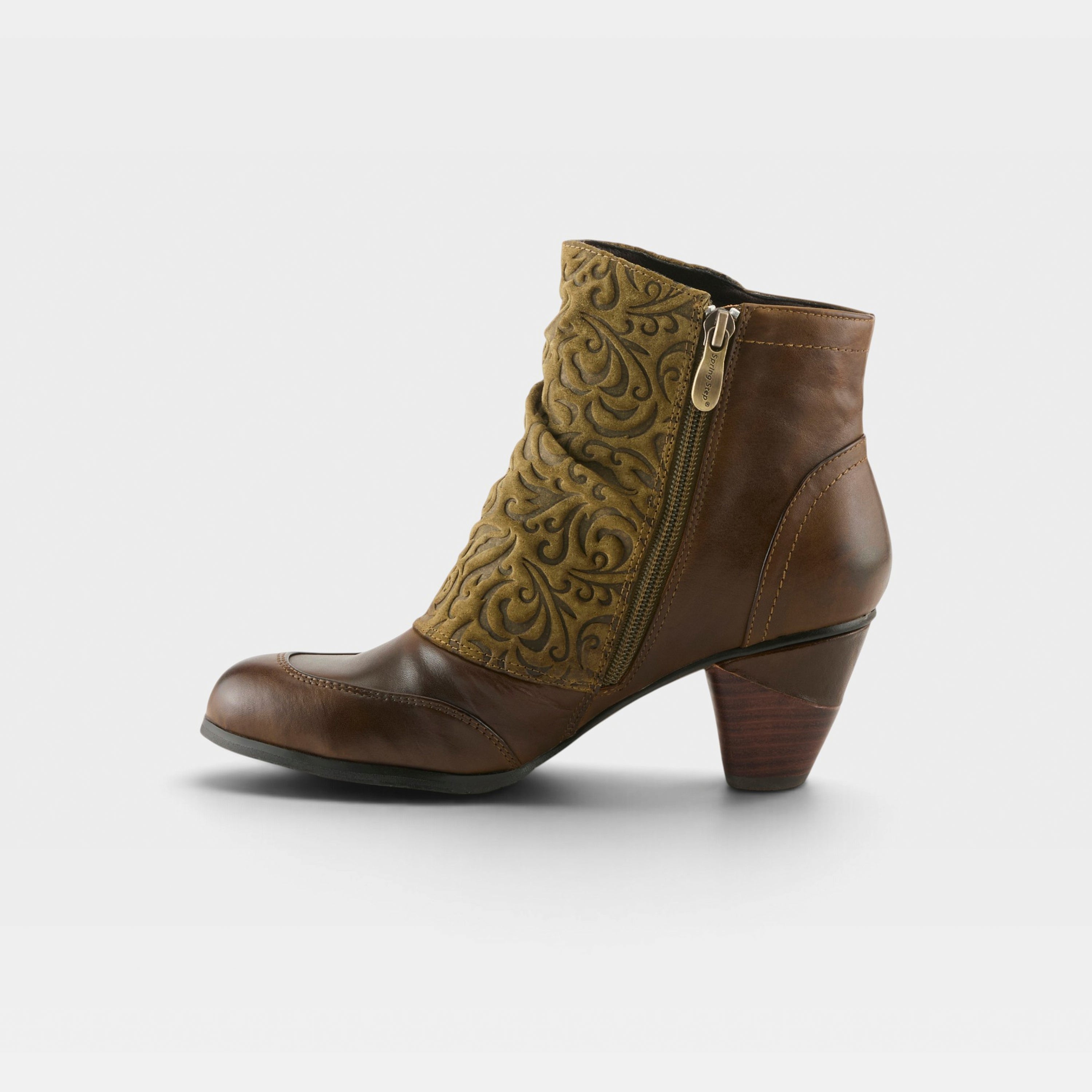 L'Artiste Belgard boots in Olive, side view