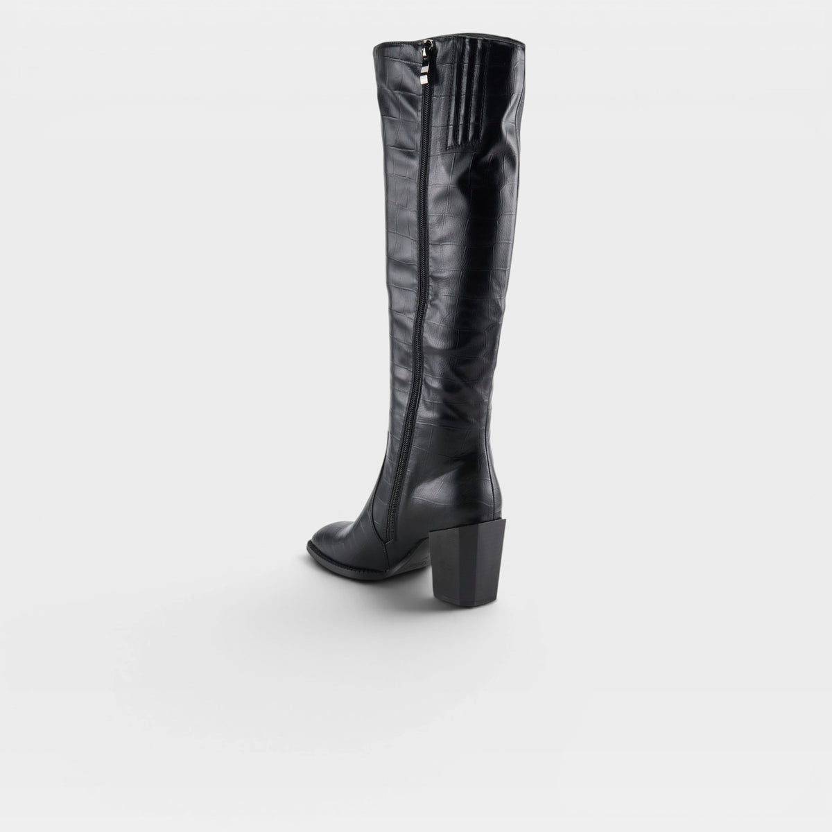 Azura Bestilmihart Black Boot