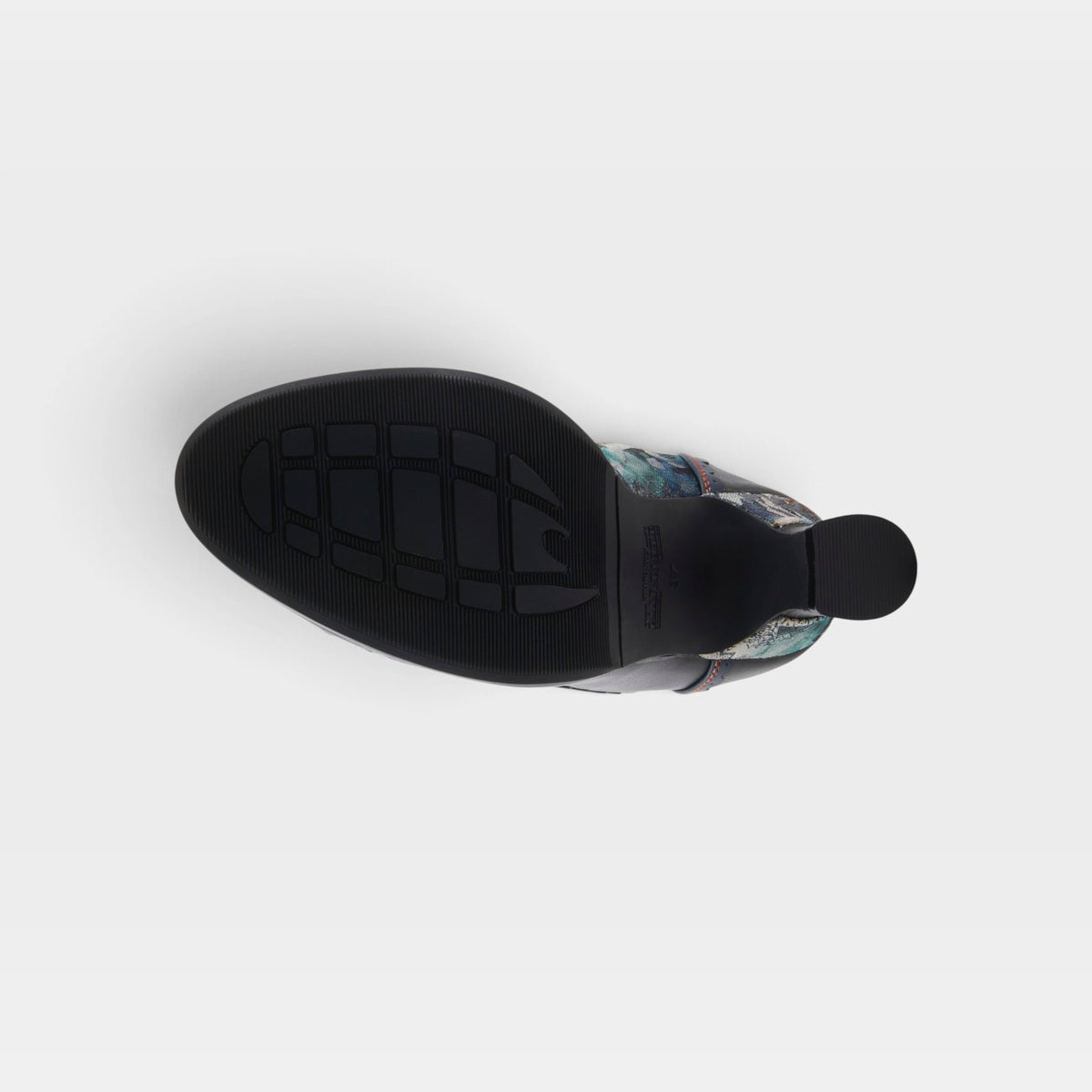 L'Artiste Bewitch-Prit boots in Navy Multi, outsole view