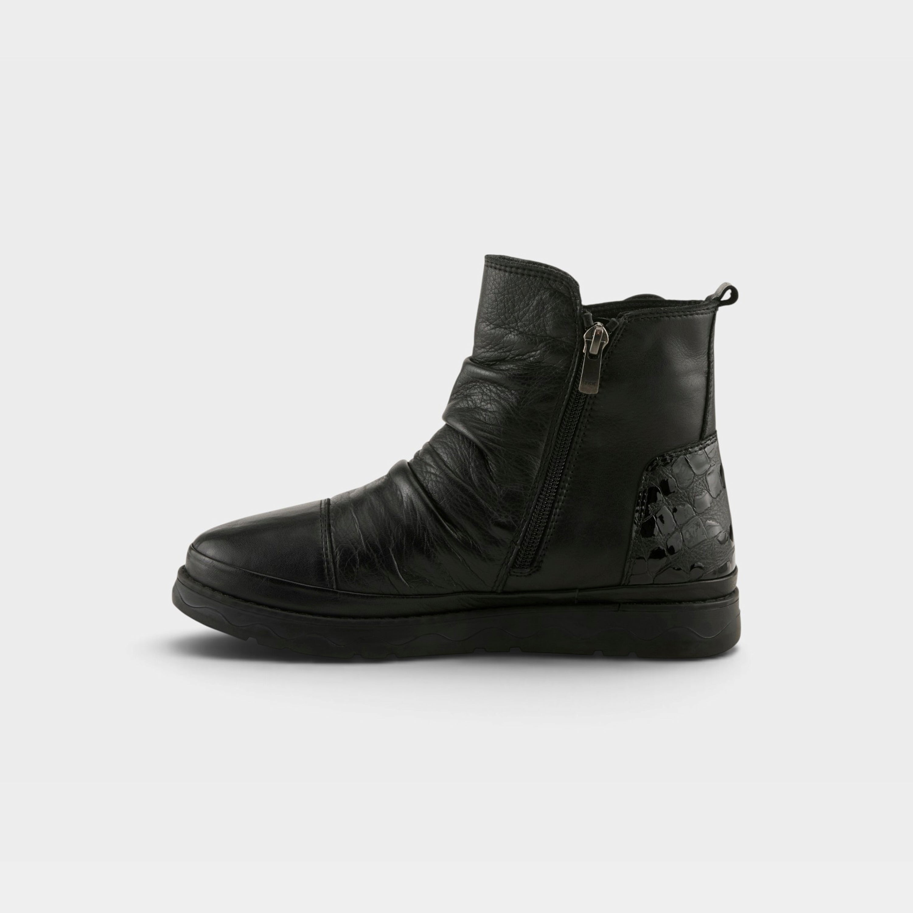 Spring Step Boru Black Boot