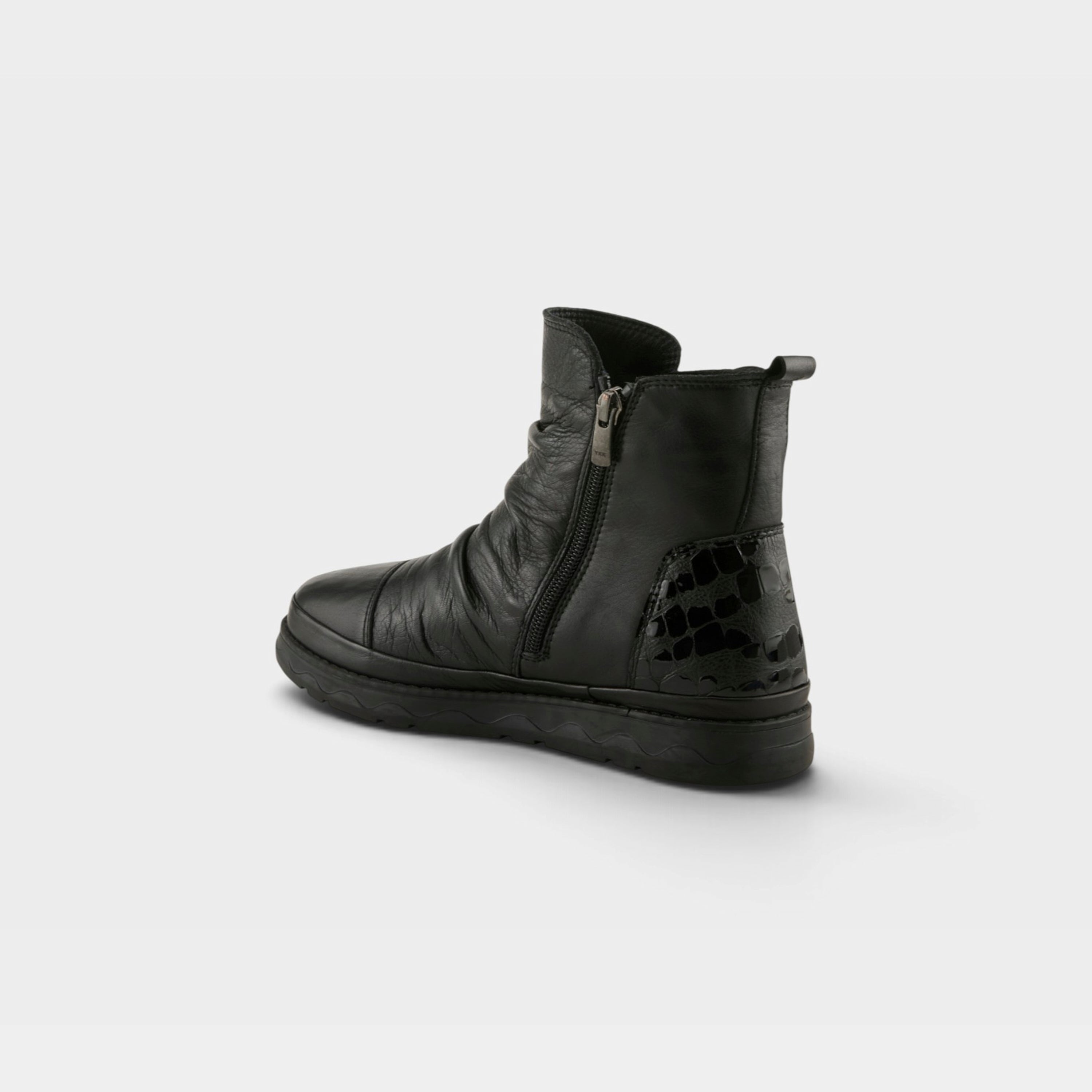 Spring Step Boru Black Boot