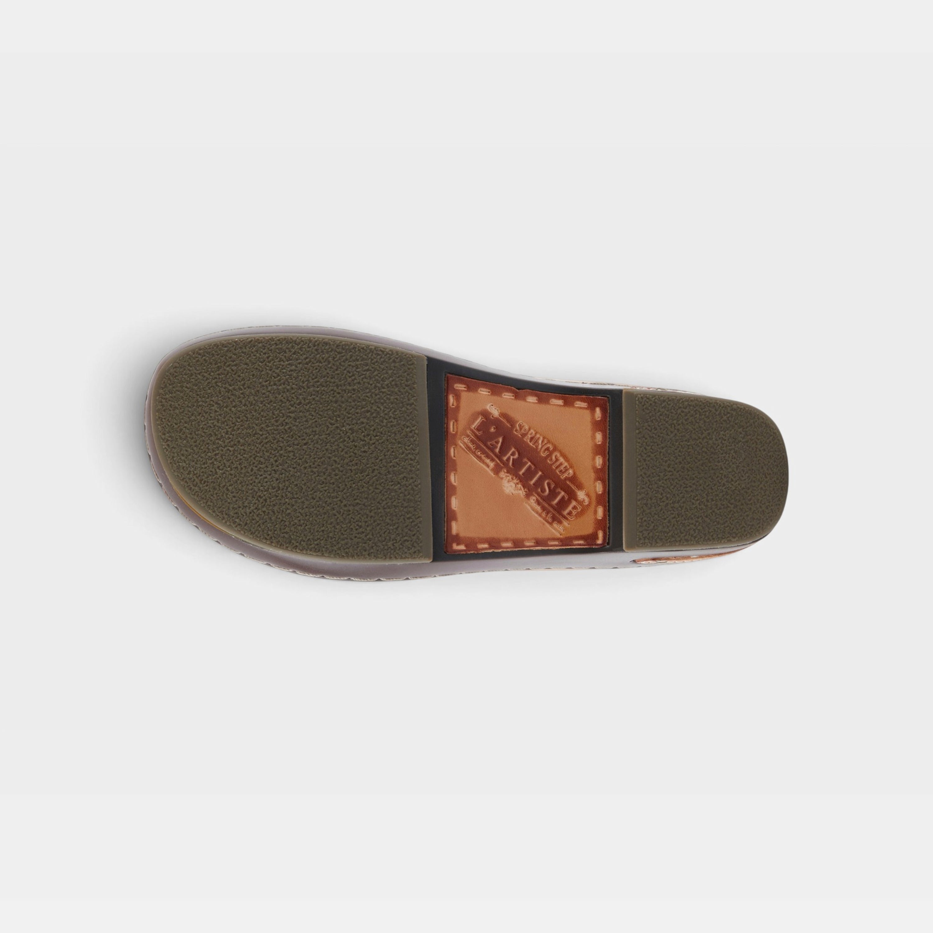L'Artiste Burbank clogs in Natural, outsole view