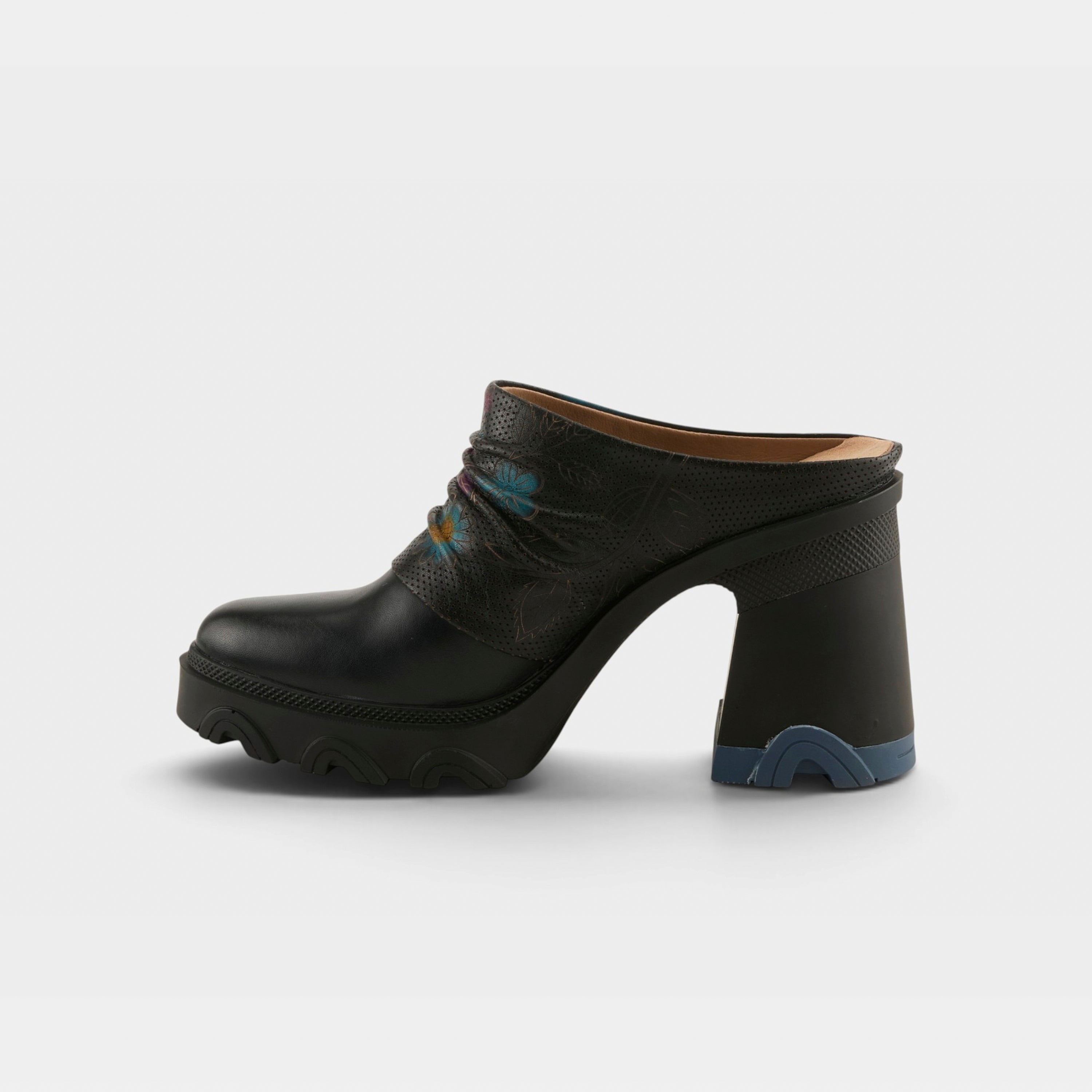 L'Artiste Chemistry shoes in Black Multi, side view