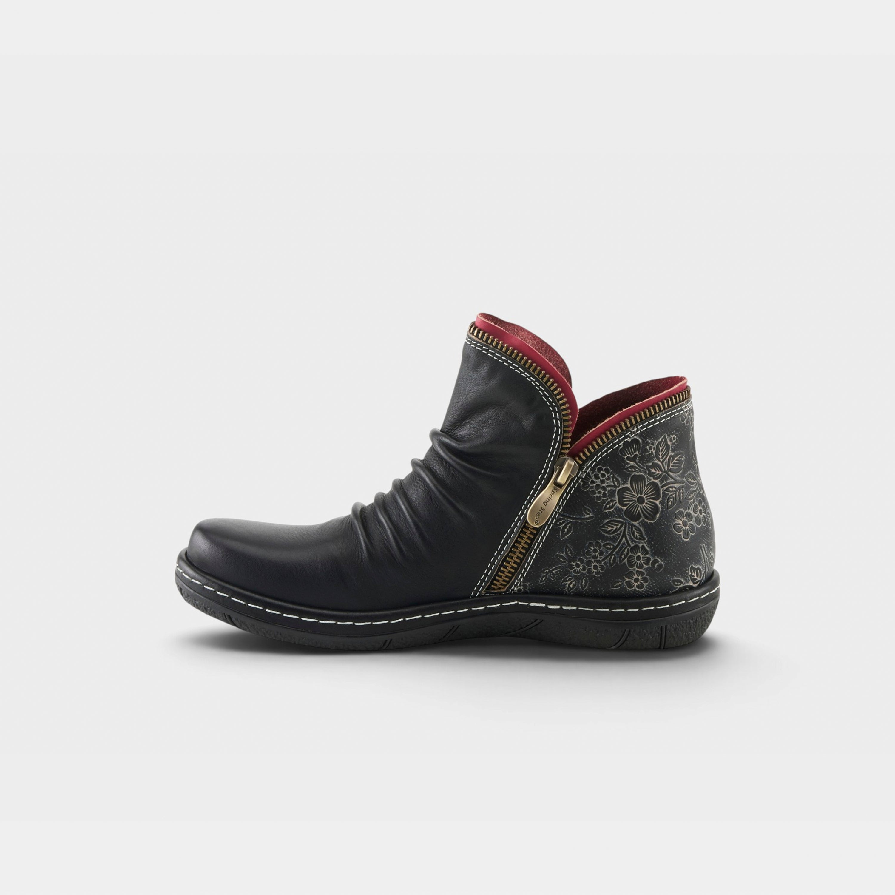 L'Artiste Chesapeake boots in Black, side view