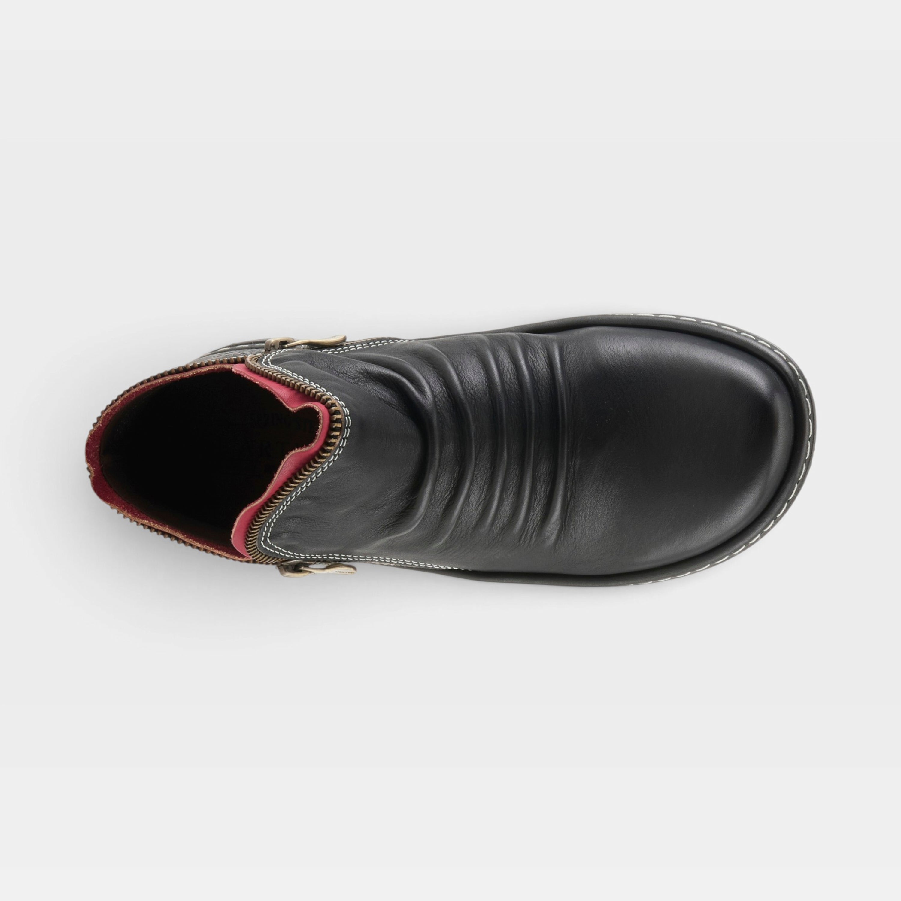 L'Artiste Chesapeake boots in Black, top view