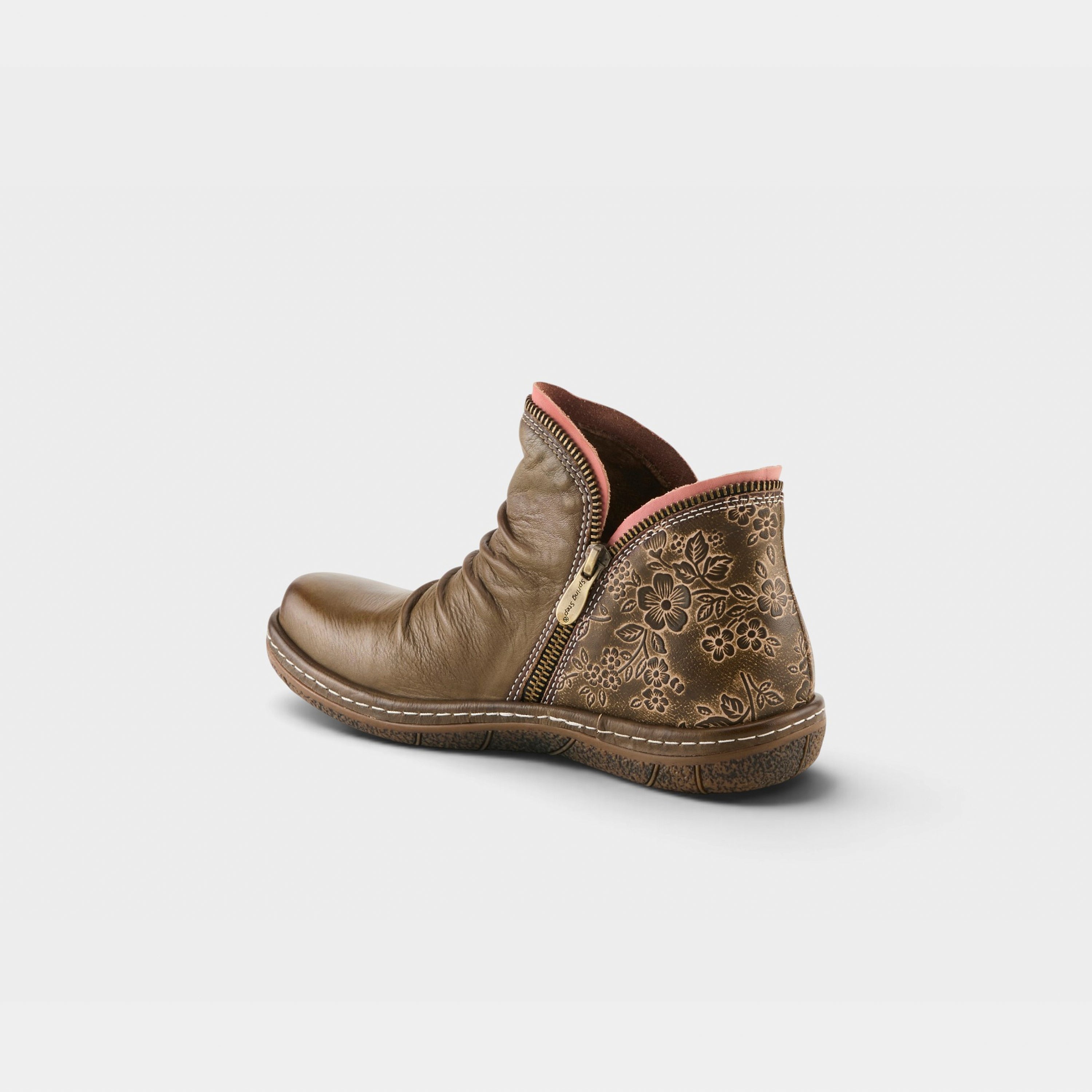 L'Artiste Chesapeake boots in Olive Green, alternate angle view