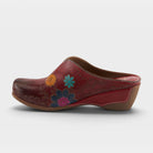 L'Artiste Chienti clogs in Red Multi, side view