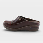L'Artiste Chino clogs in Brown, side view