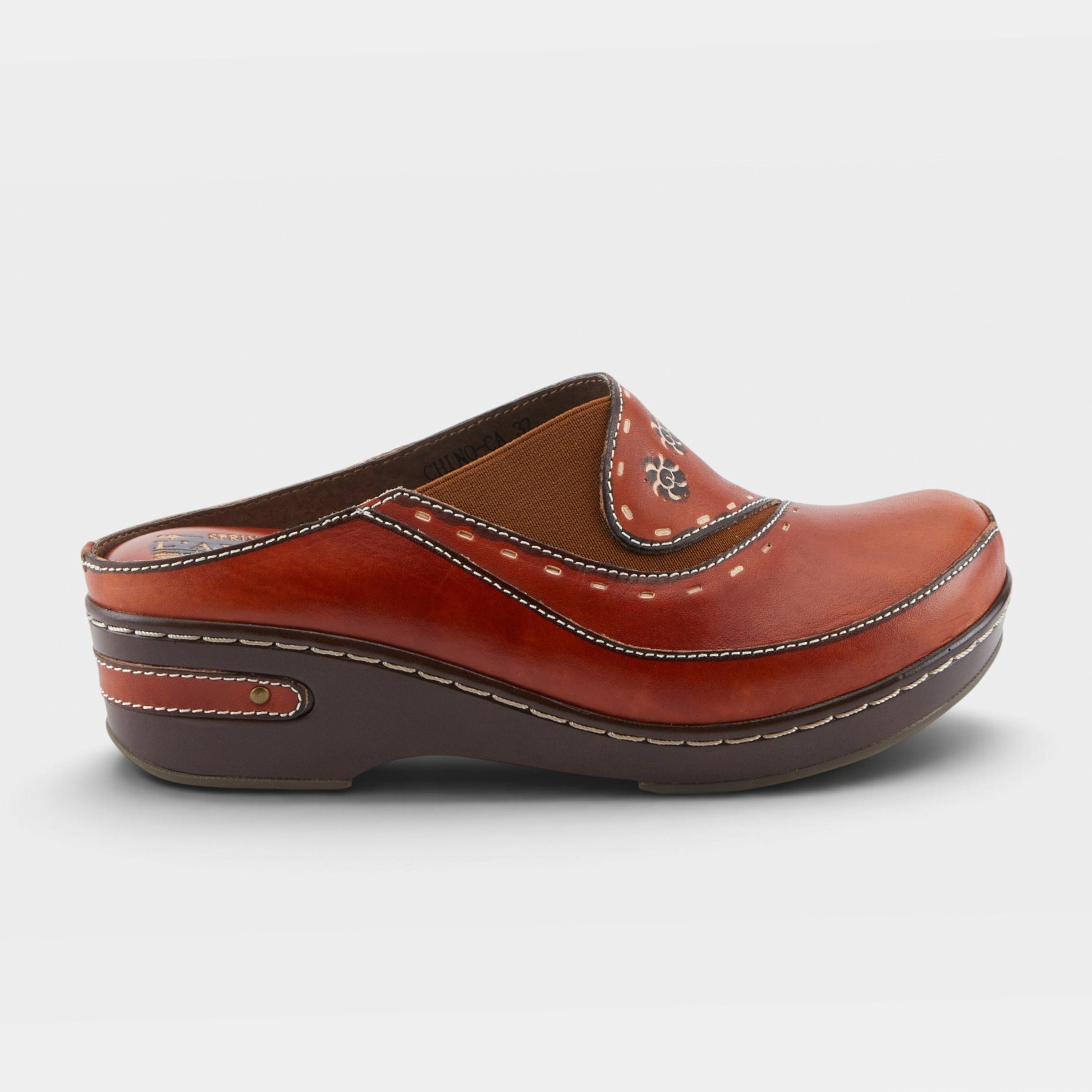 L'Artiste Chino clogs in Camel, hero view