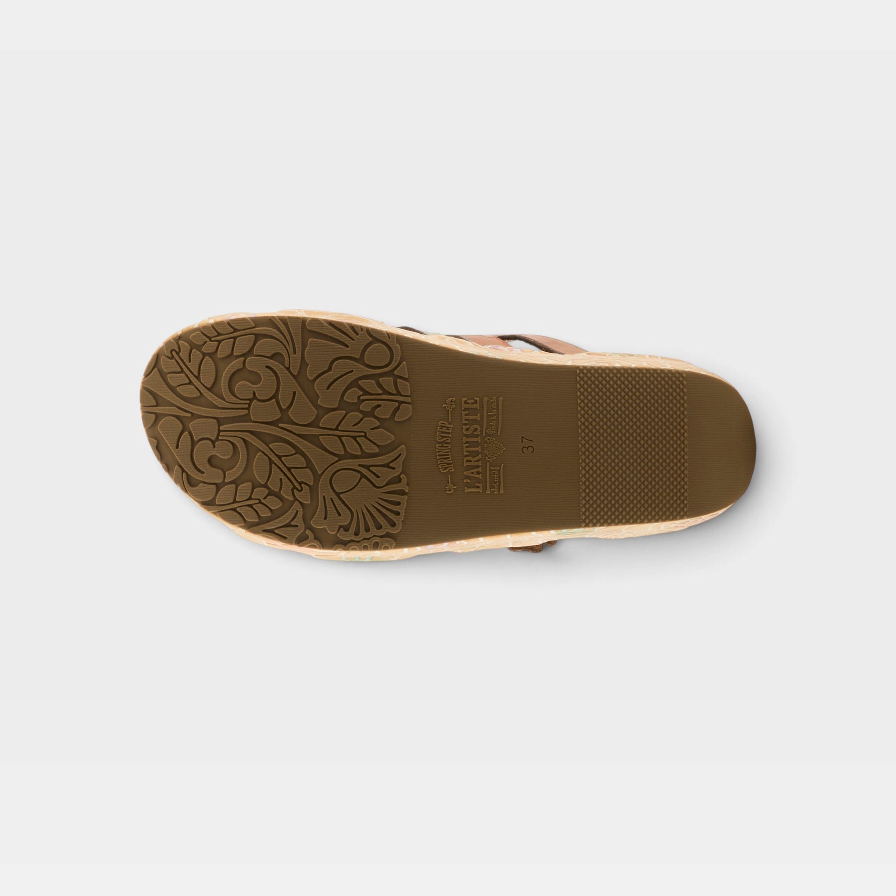L'Artiste Cuddlecake sandals in Camel Multi, outsole view