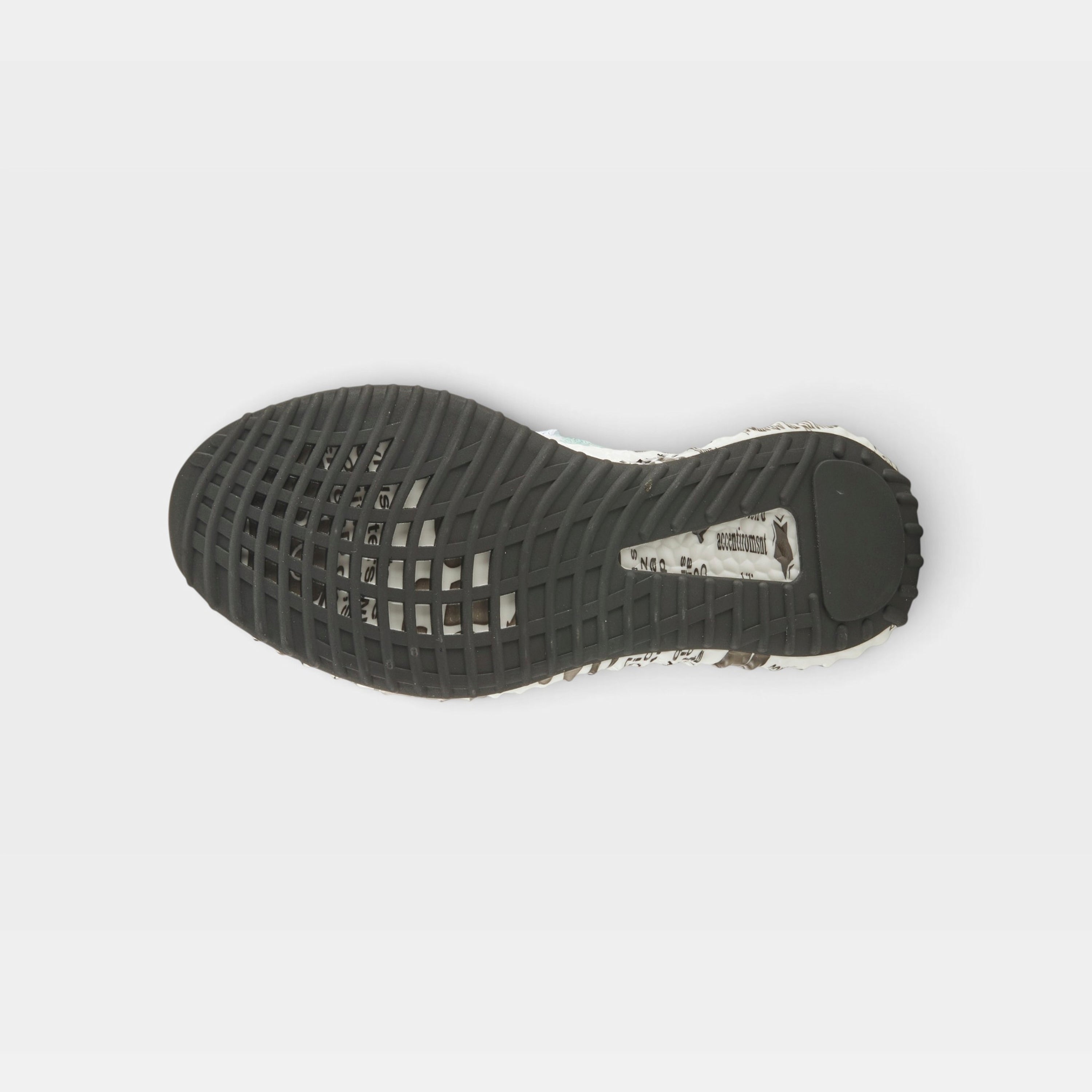 L'Artiste Daisymae sneaker in Blue Multi, outsole view