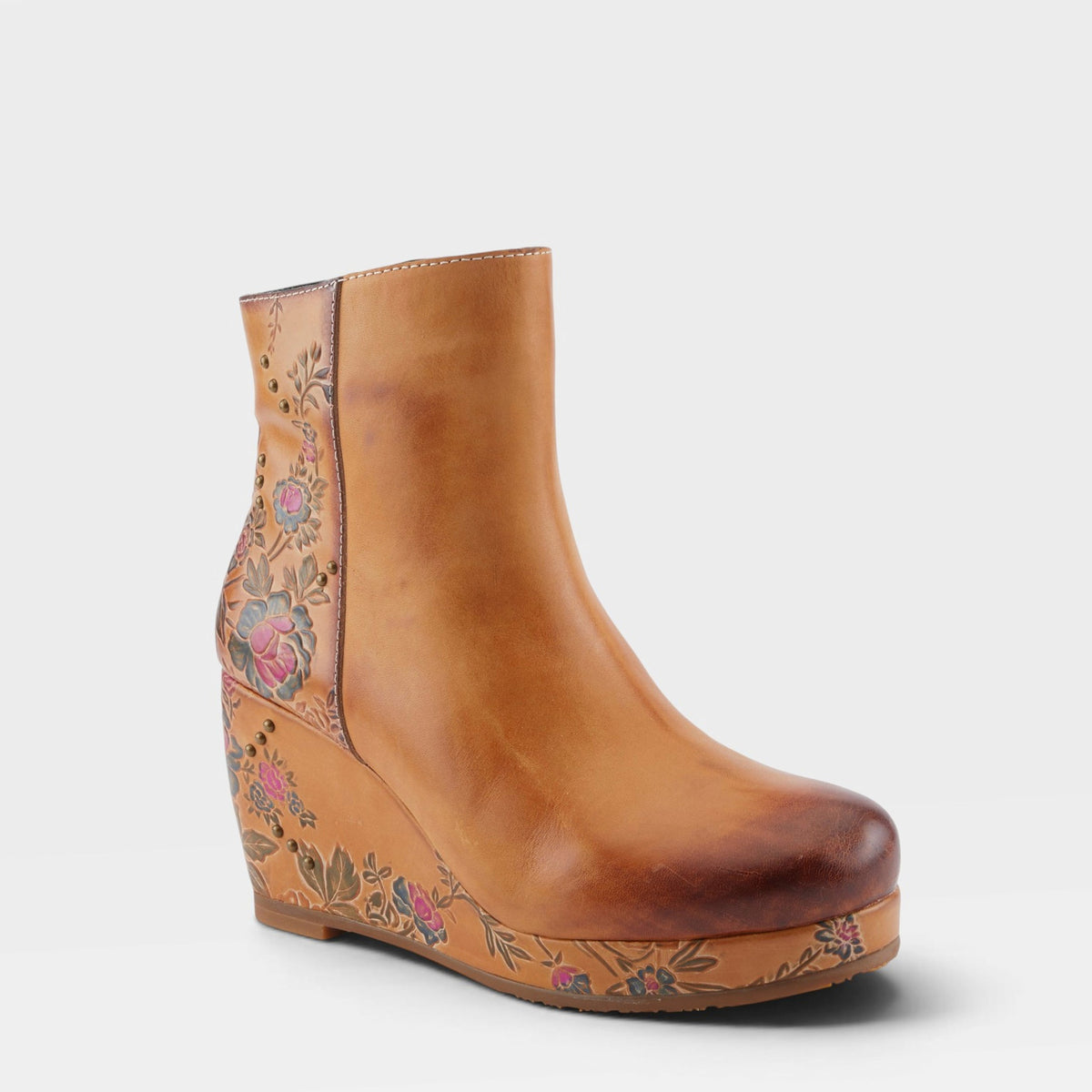 L'Artiste DELICIOSA BOOTS in CAMEL, front view
