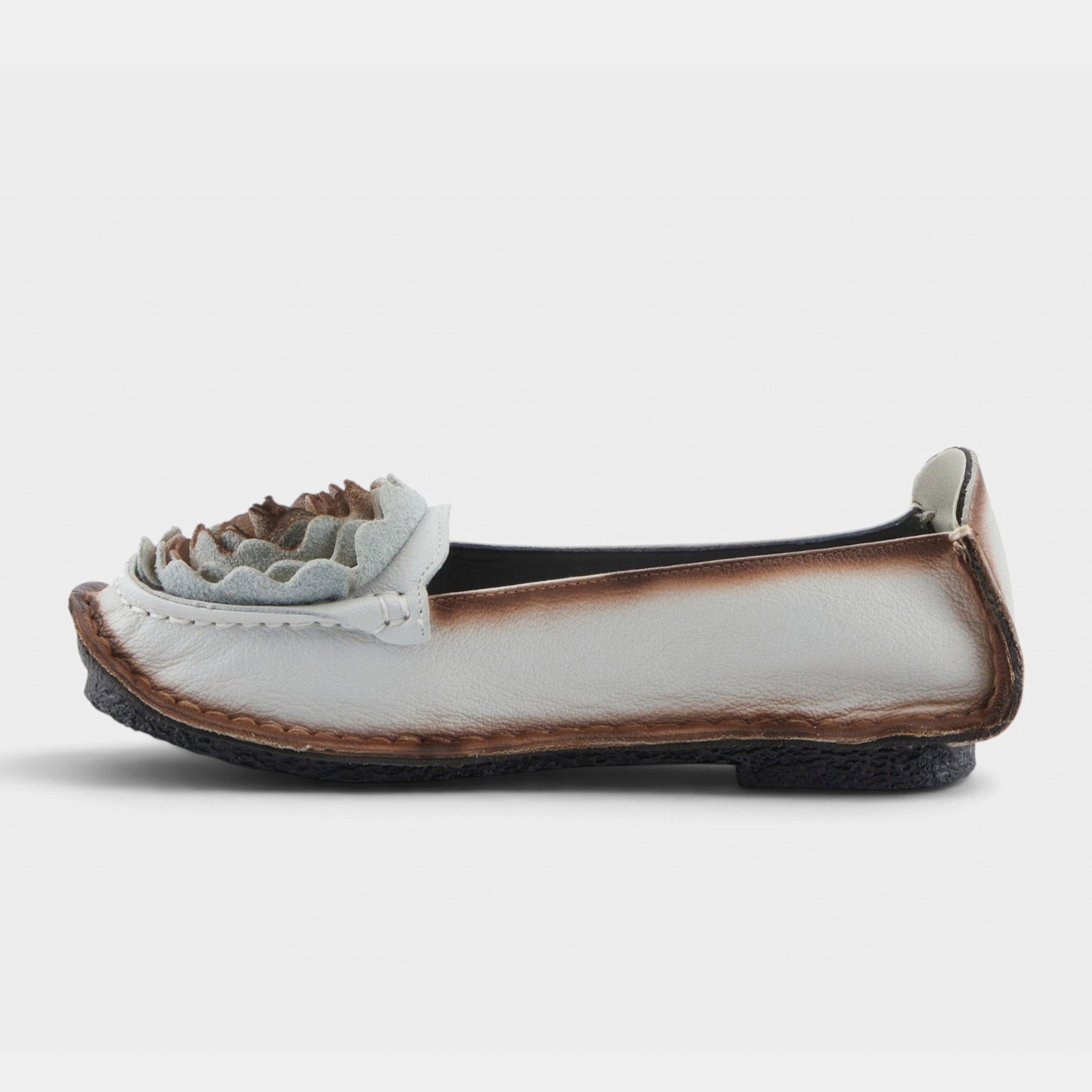 L'Artiste Dezi slip-on shoes in Natural, side view