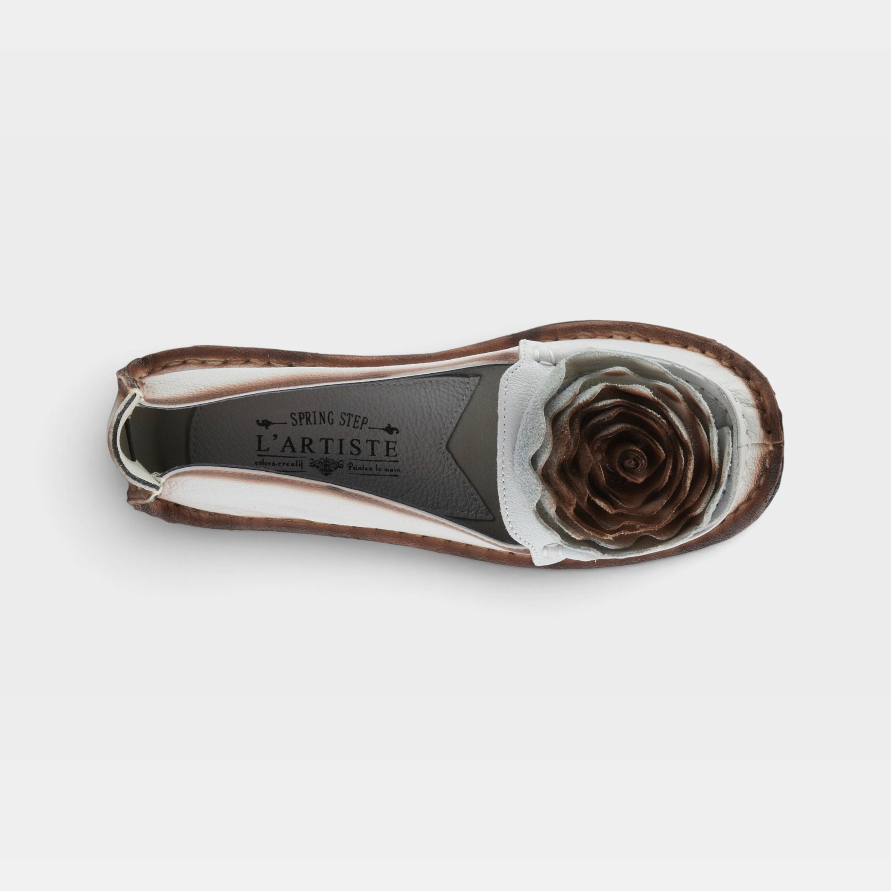 L'Artiste Dezi slip-on shoes in Natural, top view