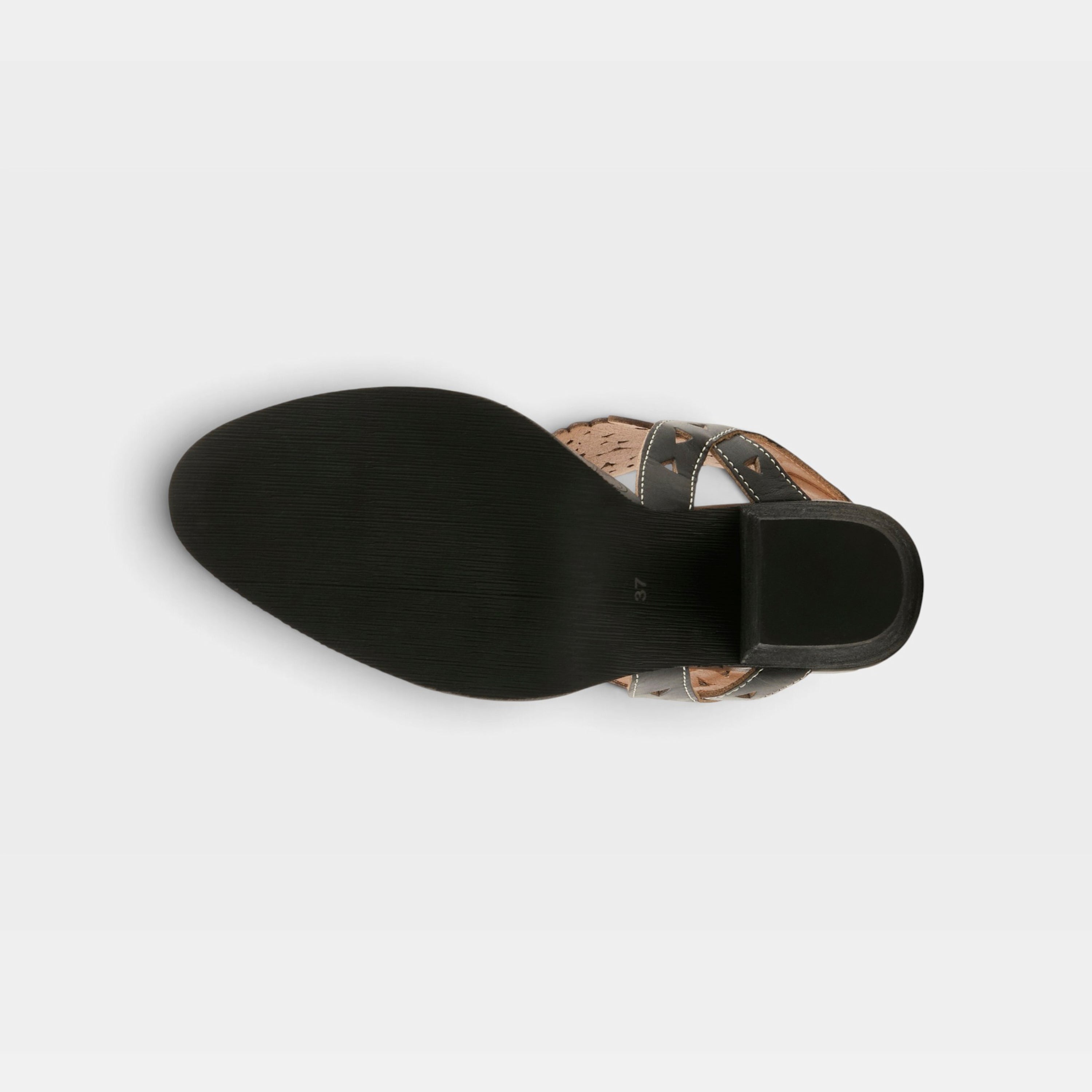 L'Artiste Distinction shooties in Black, outsole view