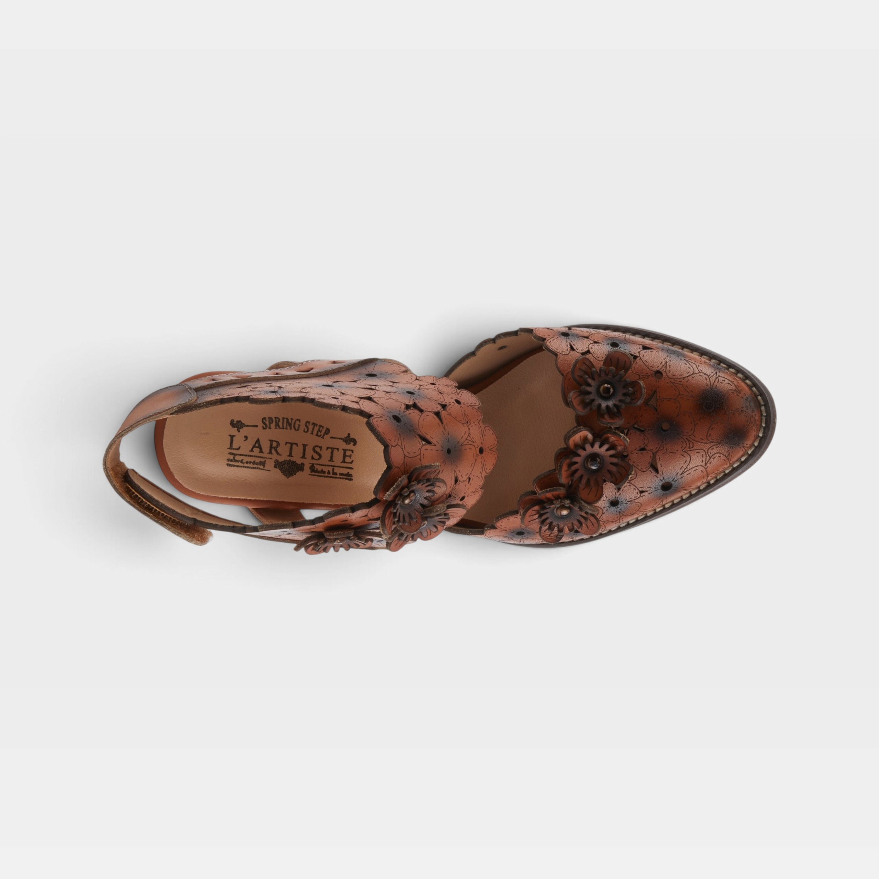 L'Artiste Distinction shooties in Camel, top view