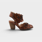 L'Artiste Distinction shooties in Camel, hero view