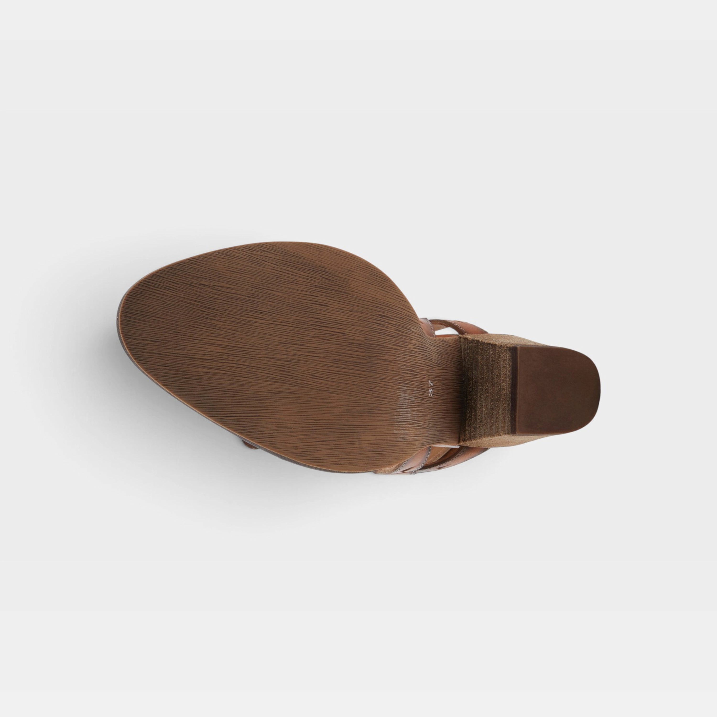 L'Artiste Distinction shooties in Camel, outsole view