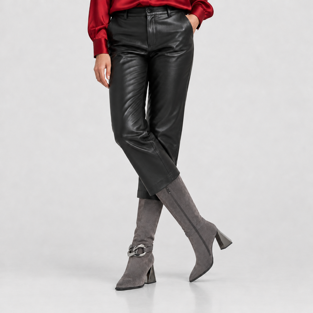 Azura ETTAJAY BOOT – on-foot lifestyle view