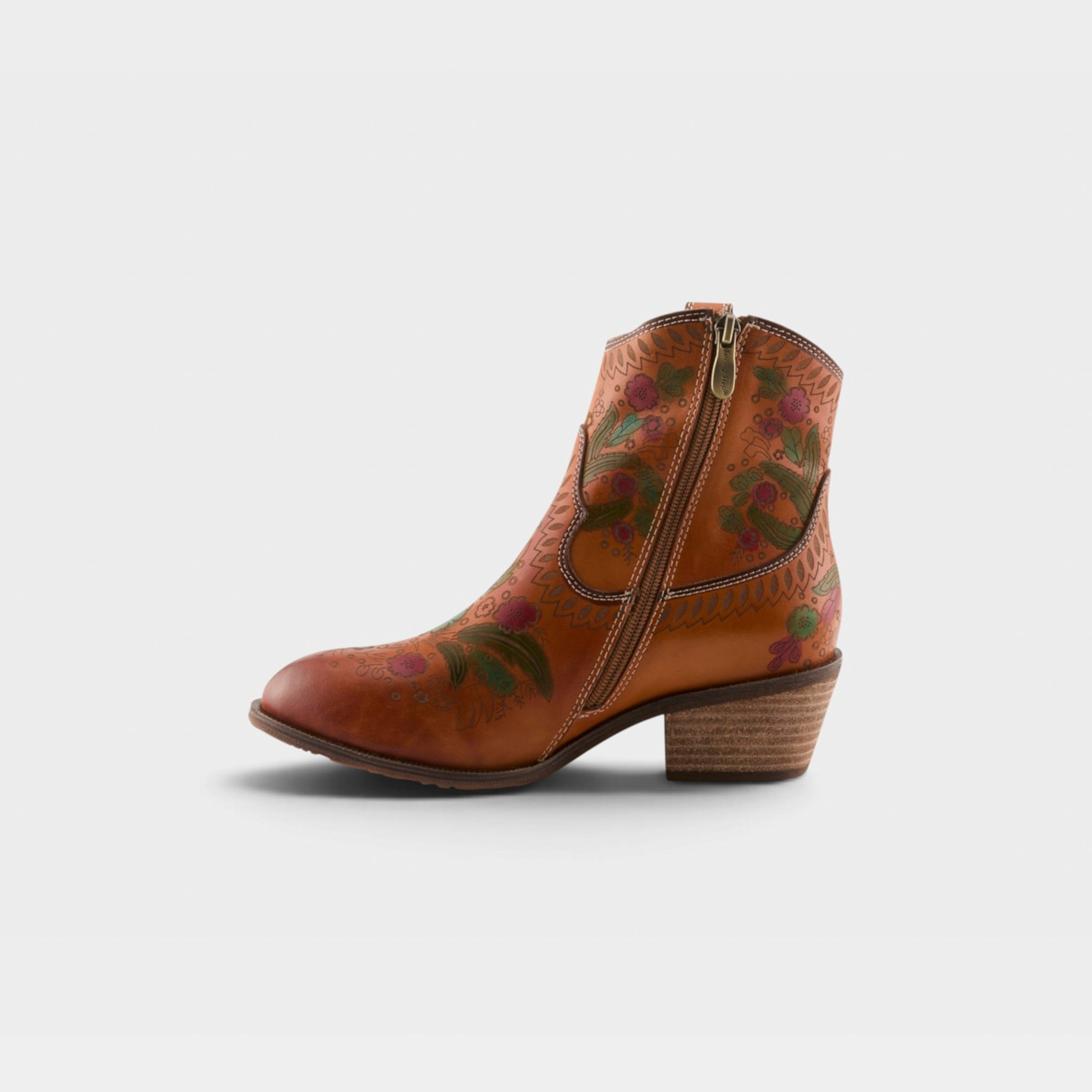 L'Artiste Galop boot in Camel, side view