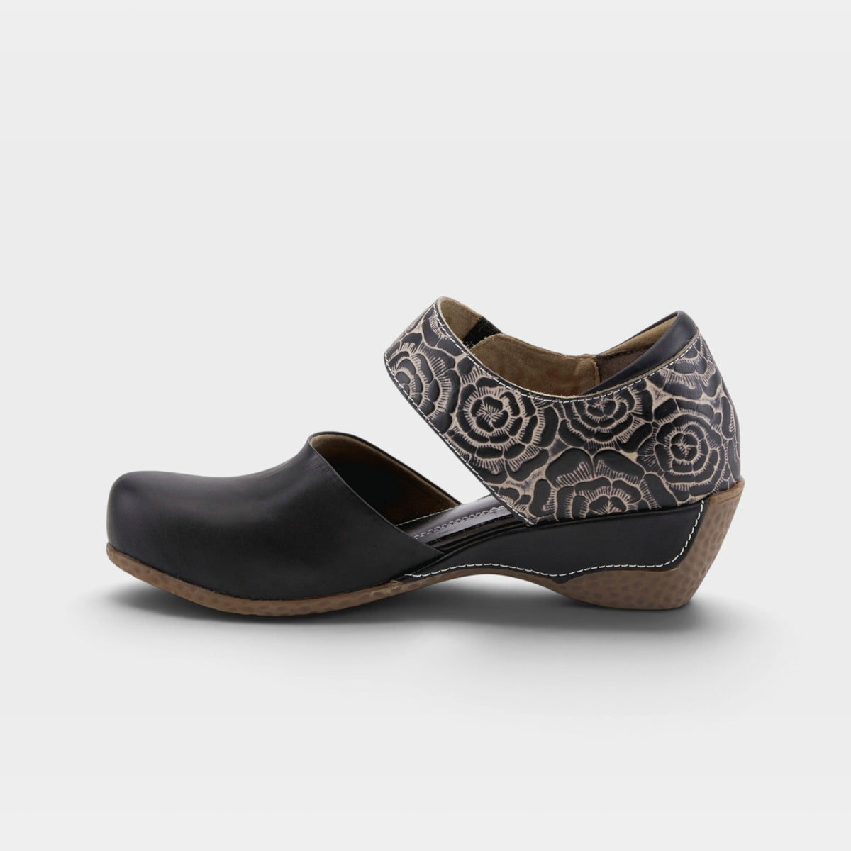 L'Artiste Gloss-Pansy shoes in Black, side view