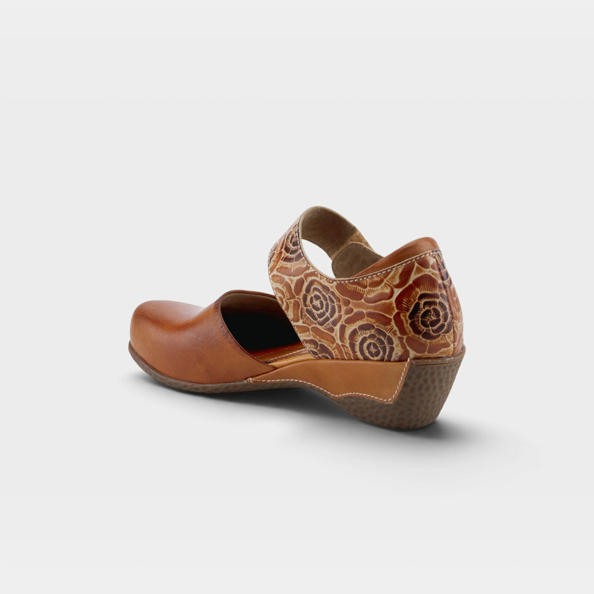 L'Artiste Gloss-Pansy shoes in Camel, alternate angle view