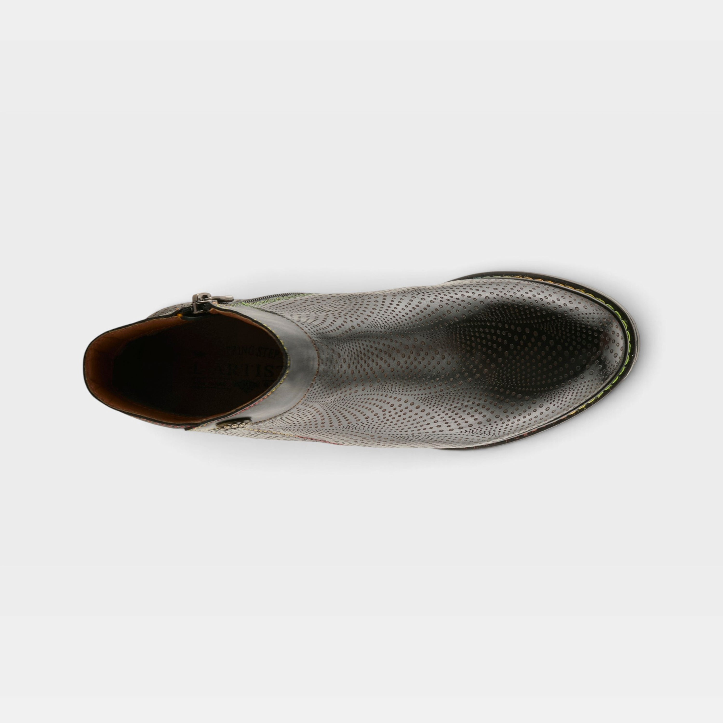 L'Artiste Guevara boots in Black, top view