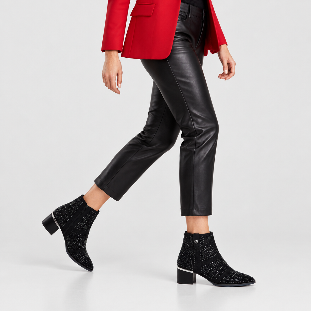 Azura HEAVENA BOOT – on-foot lifestyle view
