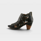 L'Artiste Icon sandal in Black, side view