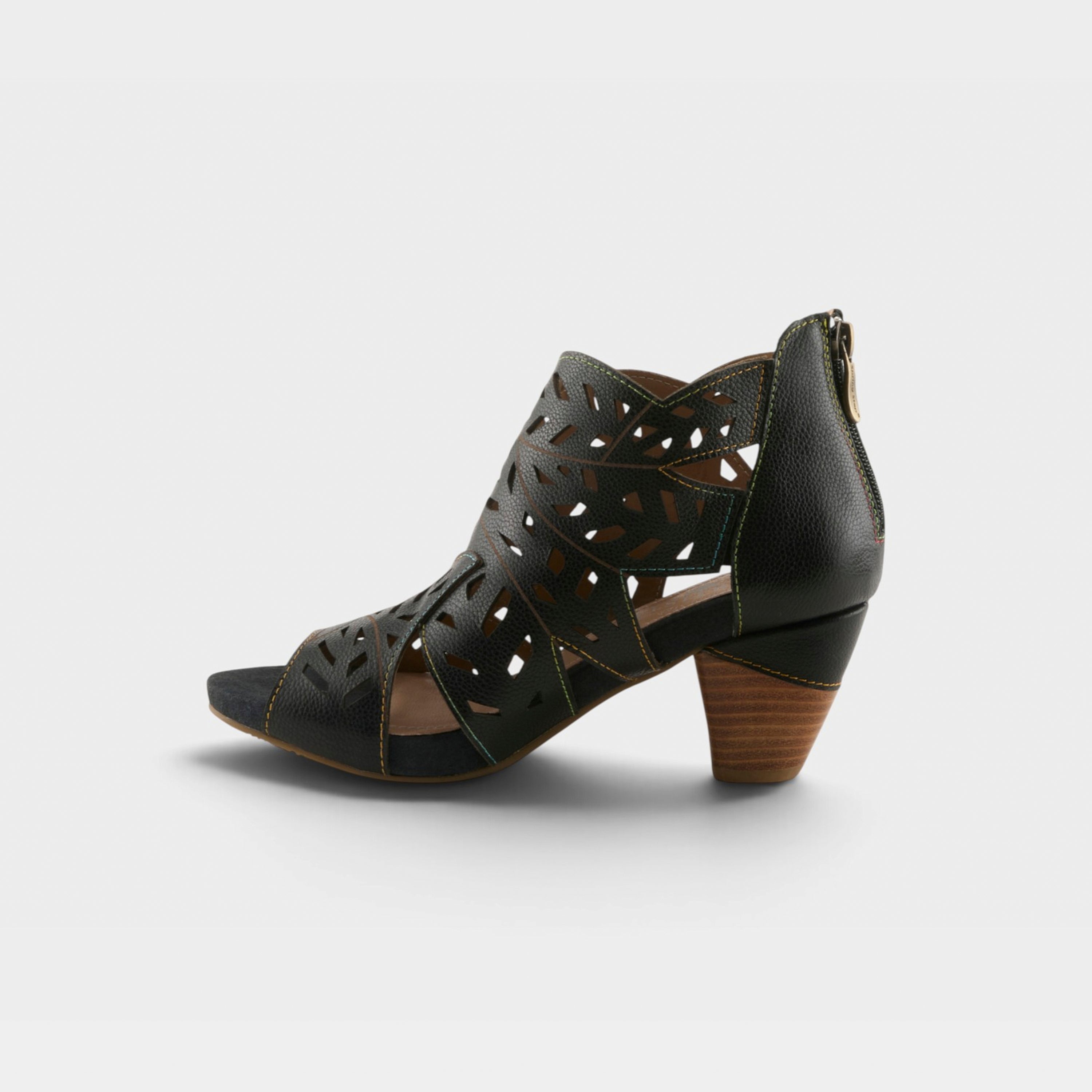 L'Artiste Icon sandal in Black, side view