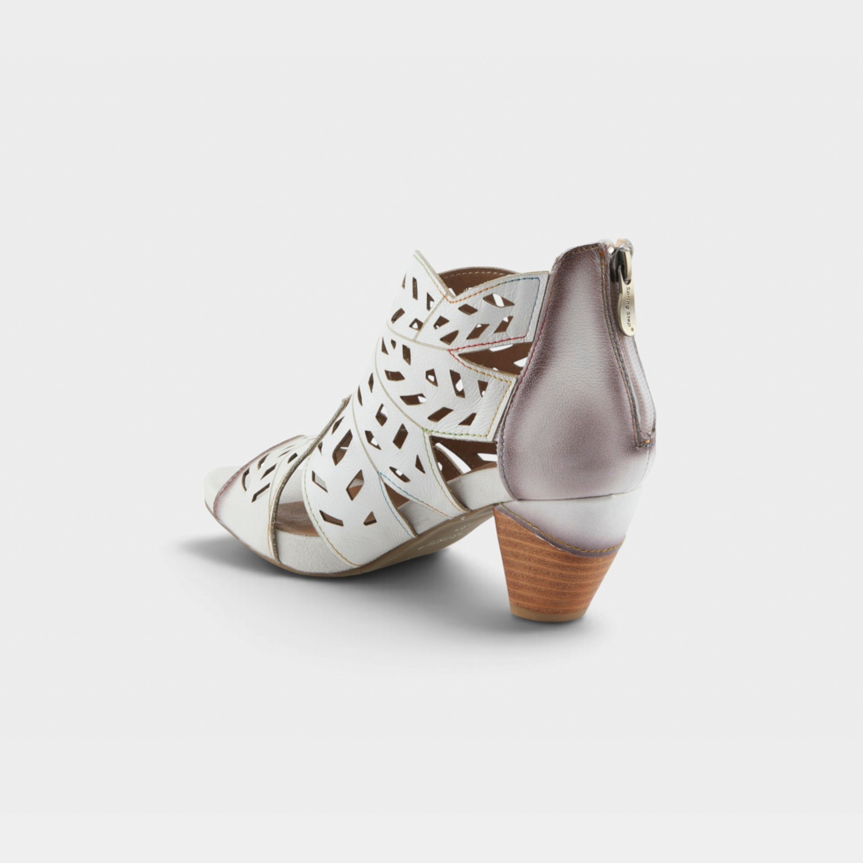L'Artiste Icon sandal in Off White, alternate angle view