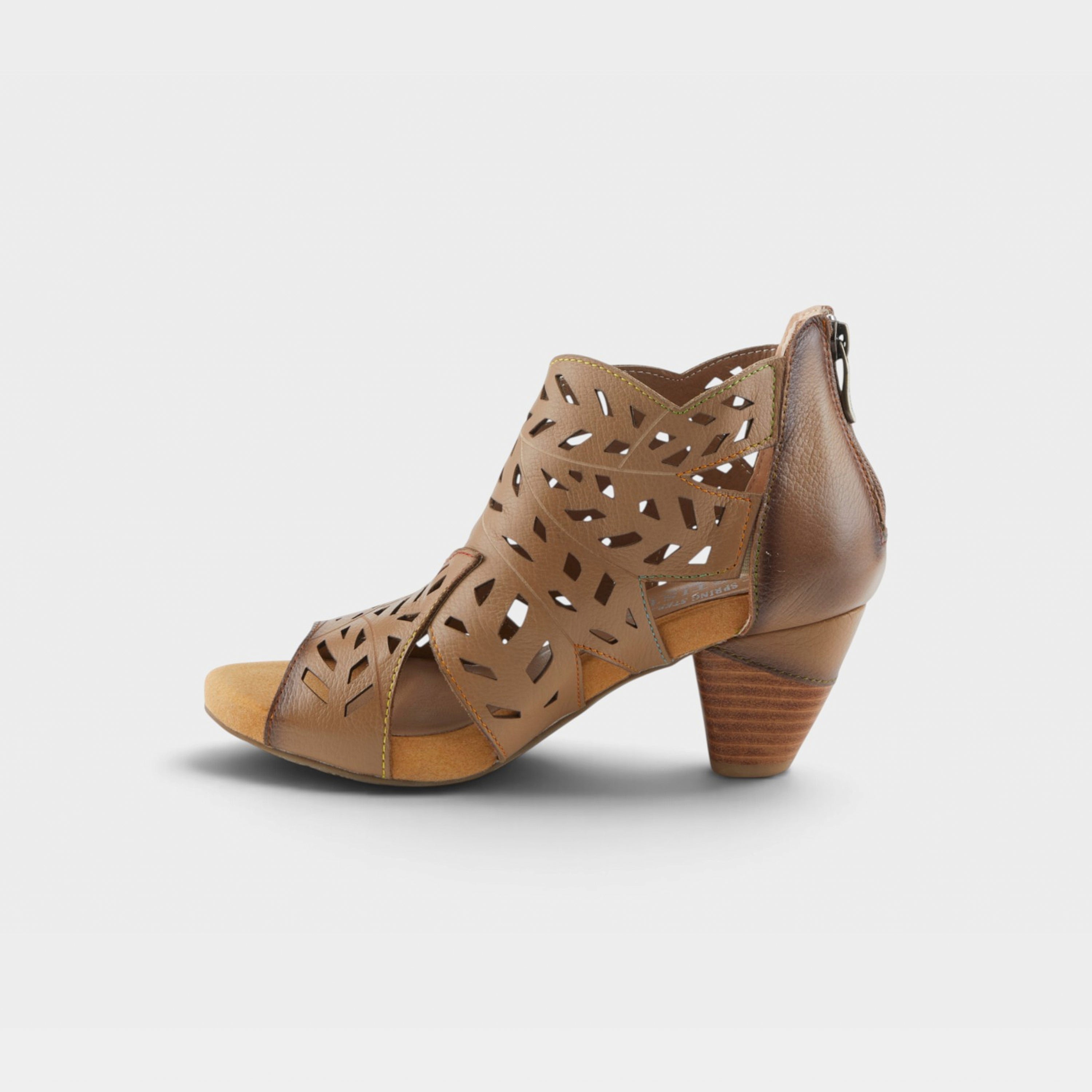 L'Artiste Icon sandal in Tan, side view