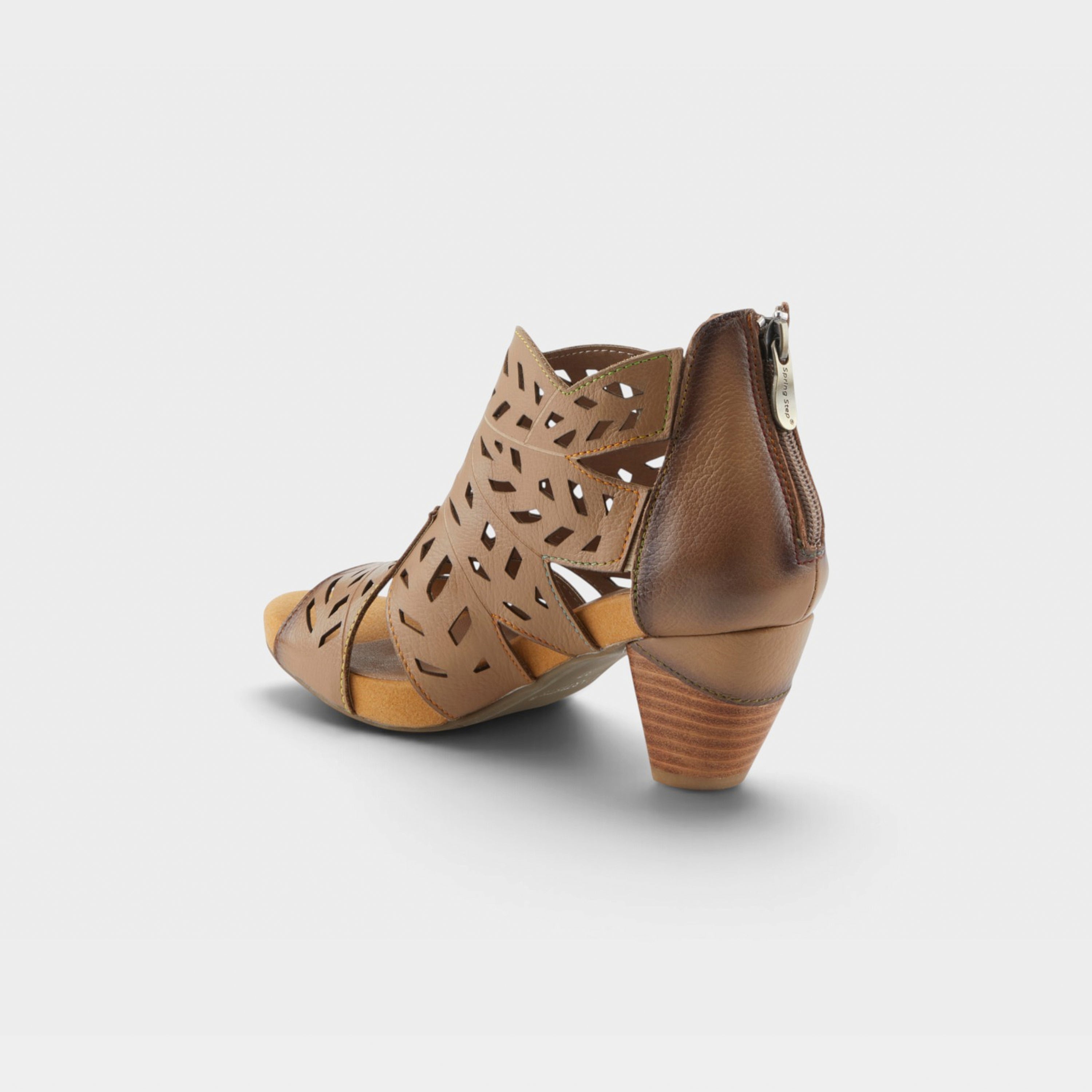 L'Artiste Icon sandal in Tan, alternate angle view