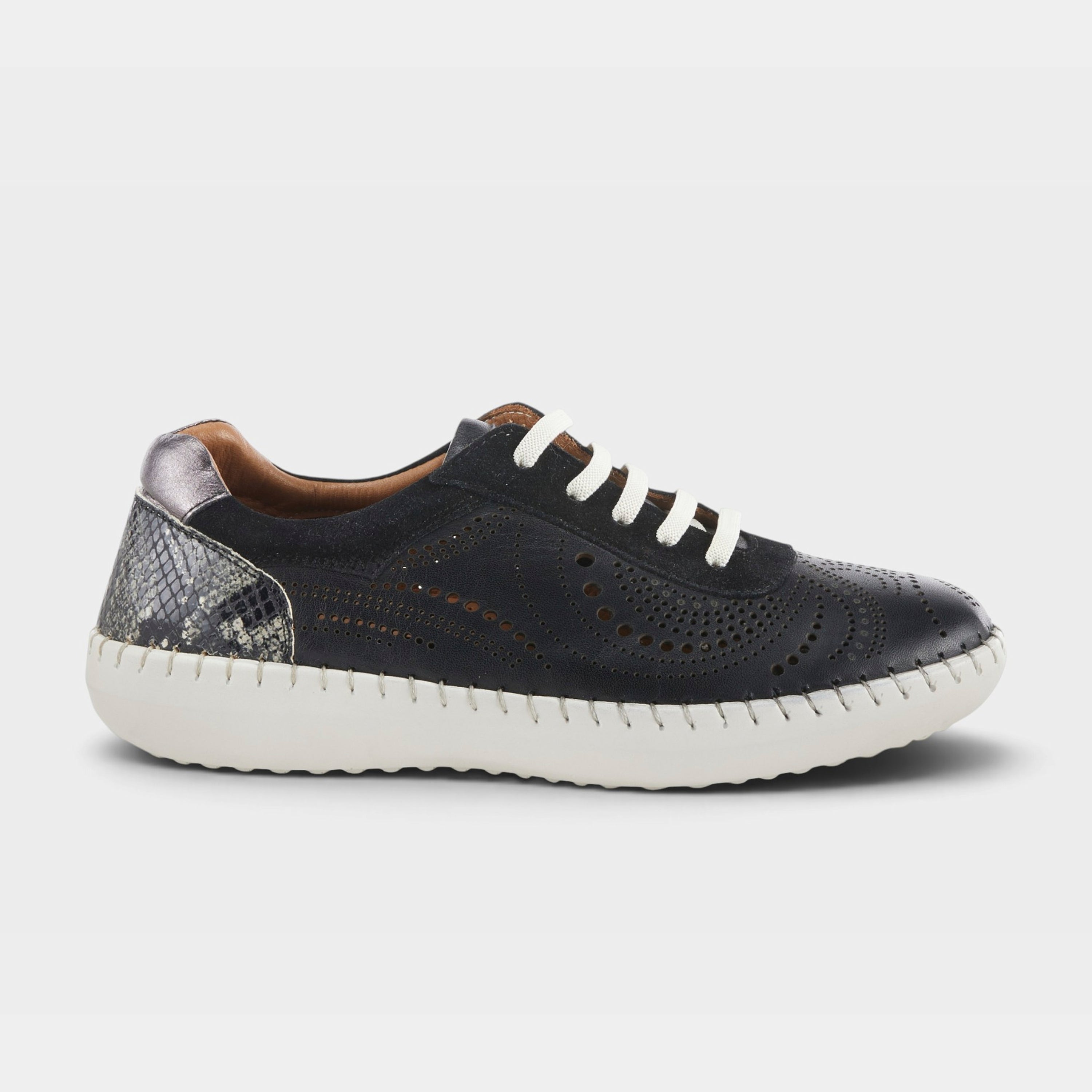 Spring Step Jumilla Black Sneaker