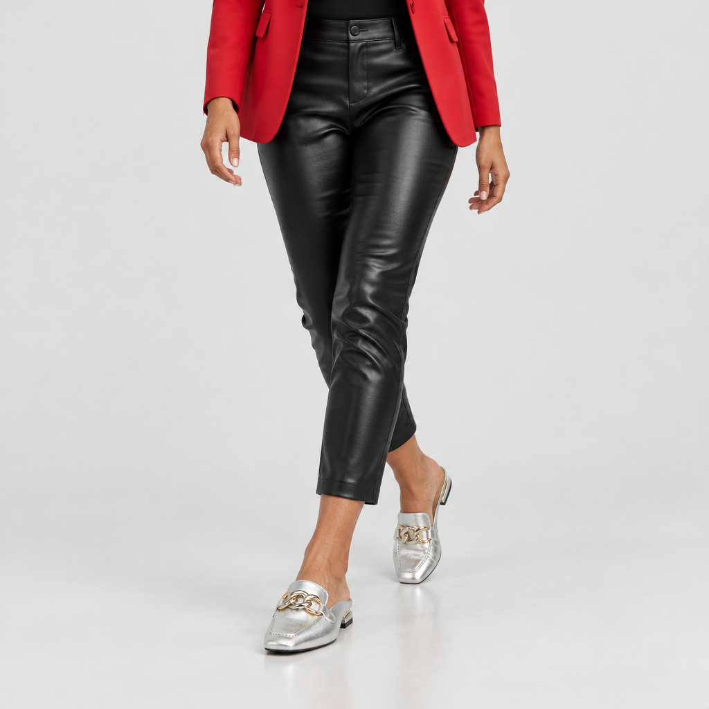Azura KNOWING SHOES – on-foot lifestyle view