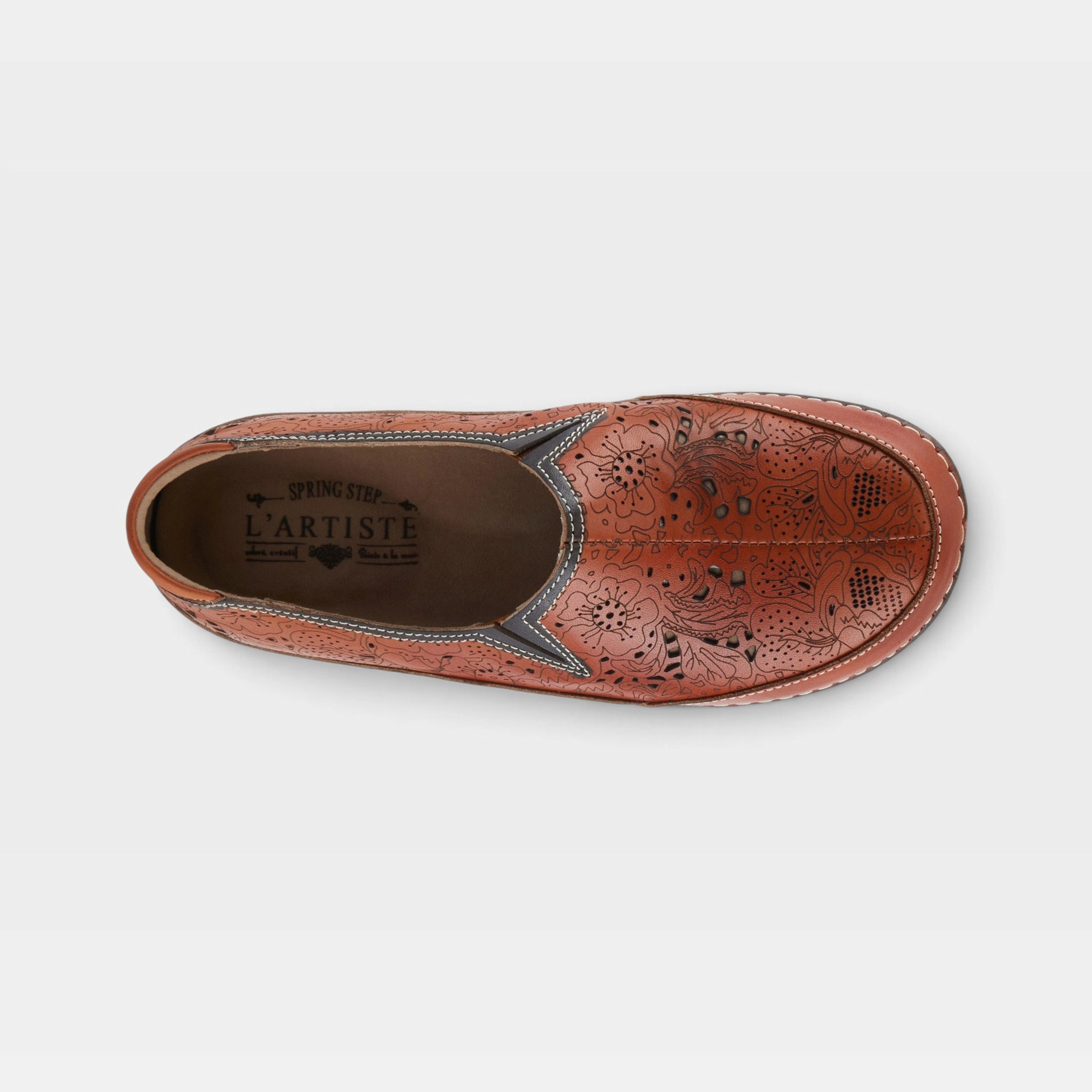 L'Artiste Libora slip-on shoes in Camel, top view