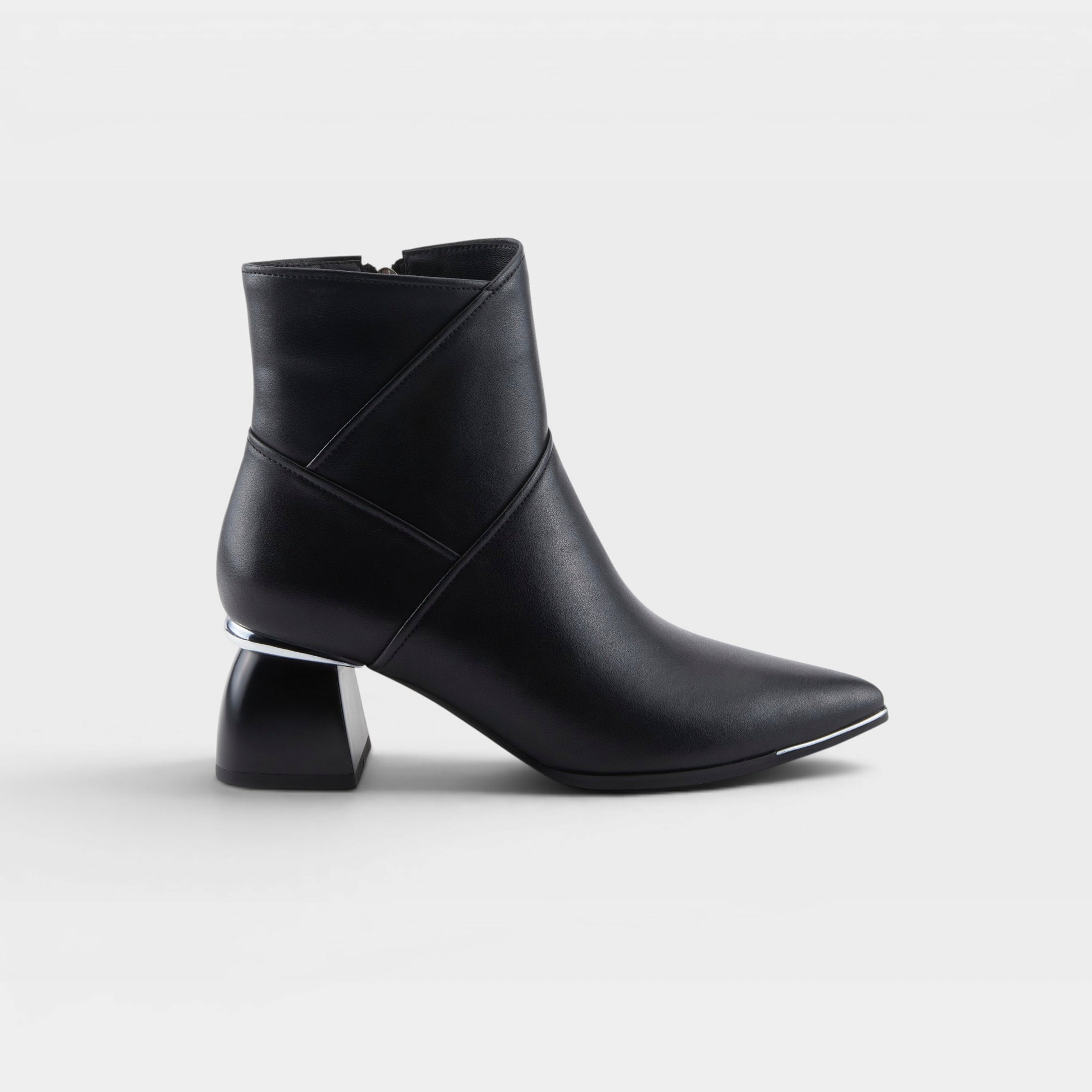 Azura Magnetic Black Boot