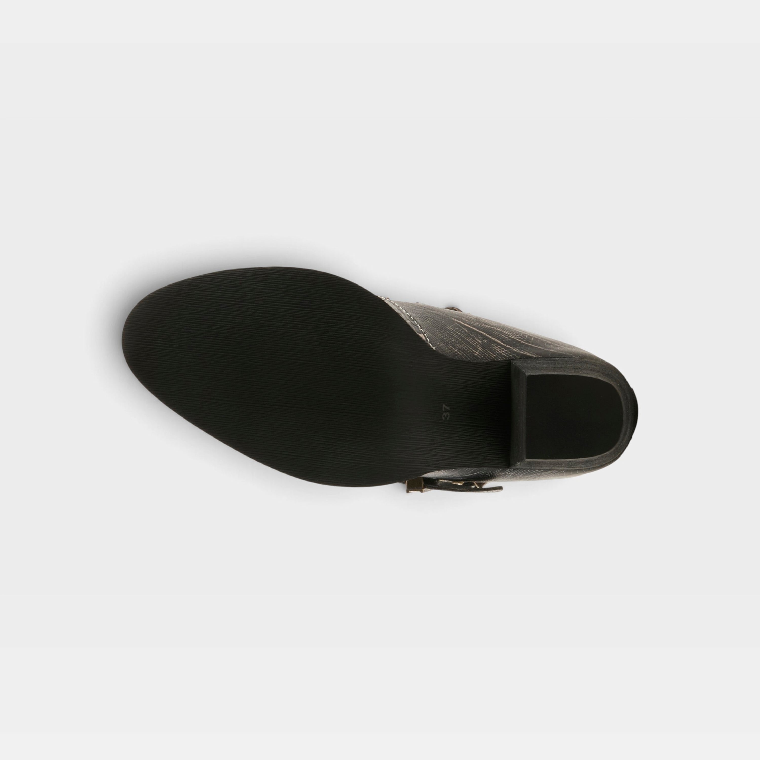 L'Artiste Notched-Nature boots in Black, outsole view