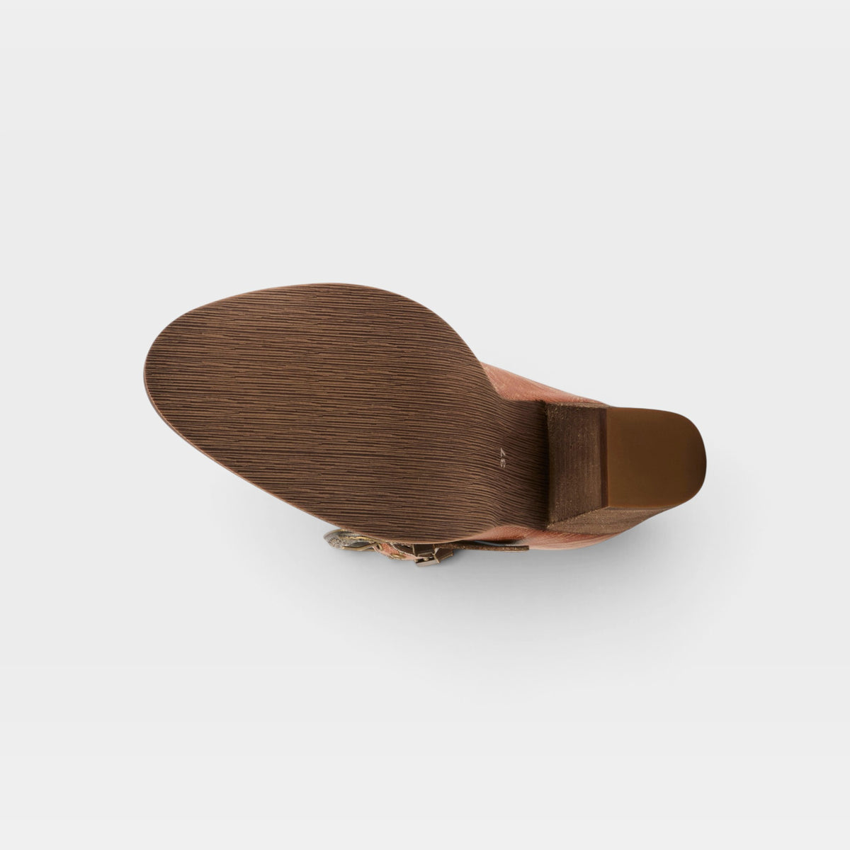 L'Artiste Notched-Nature boots in Camel, outsole view