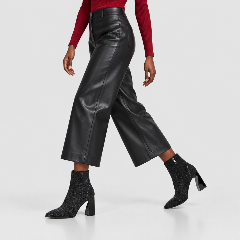 Azura OHLALA BOOTS – on-foot lifestyle view