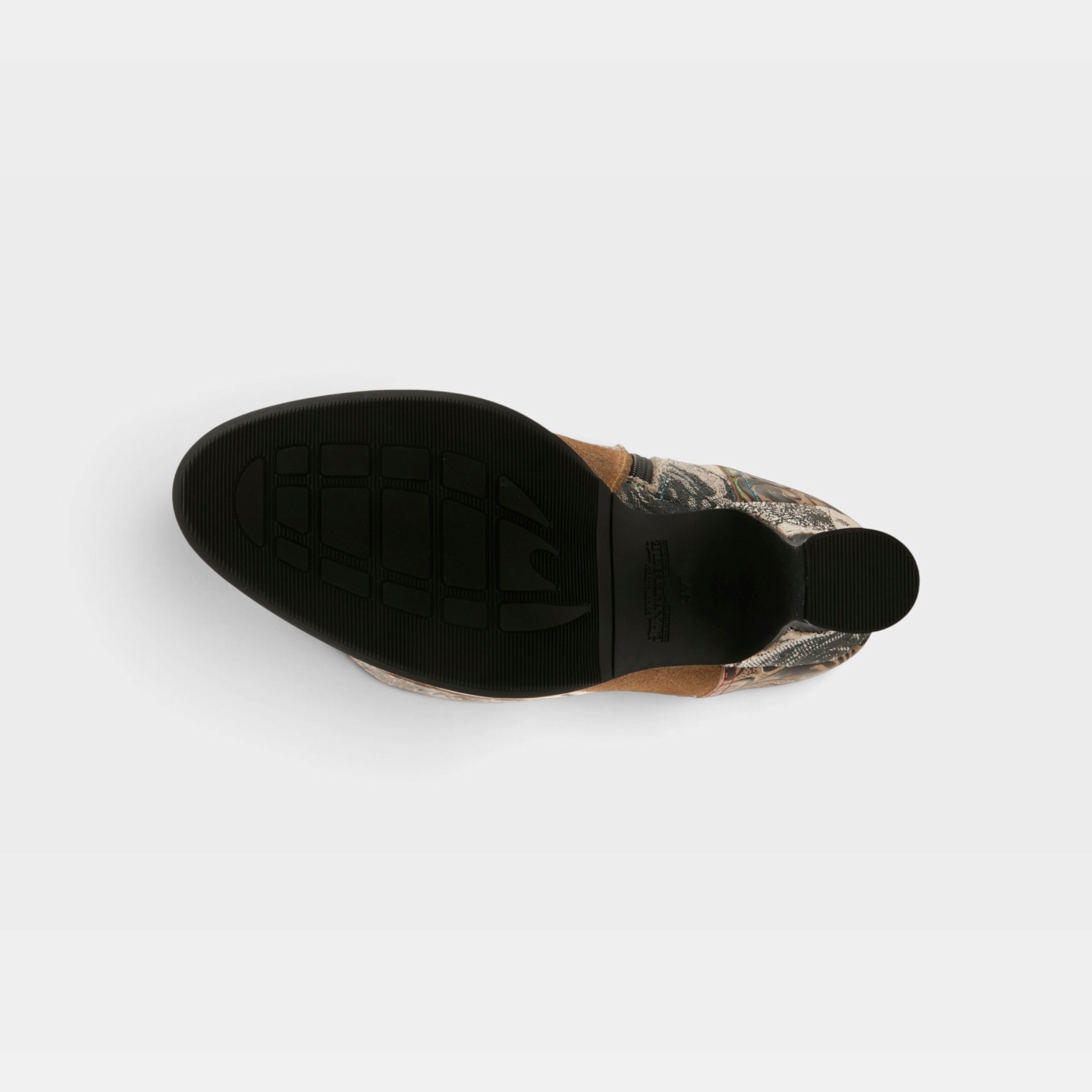 L'Artiste Peonyheaven-Viv boots in Beige Multi, outsole view