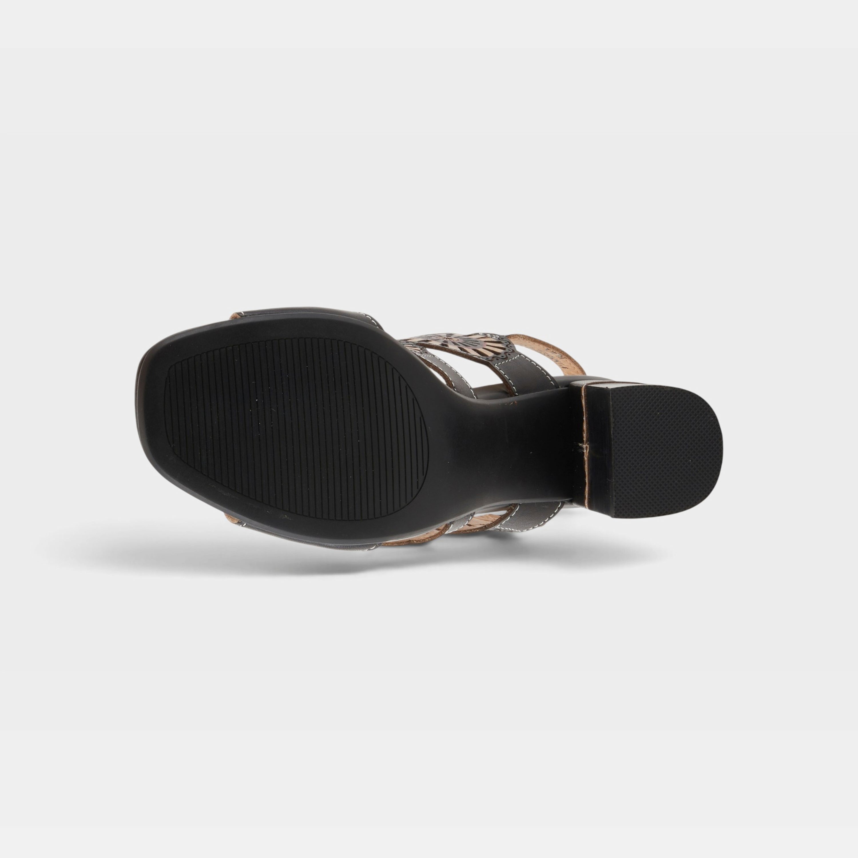 L'Artiste Pinwheel sandals in Black, outsole view