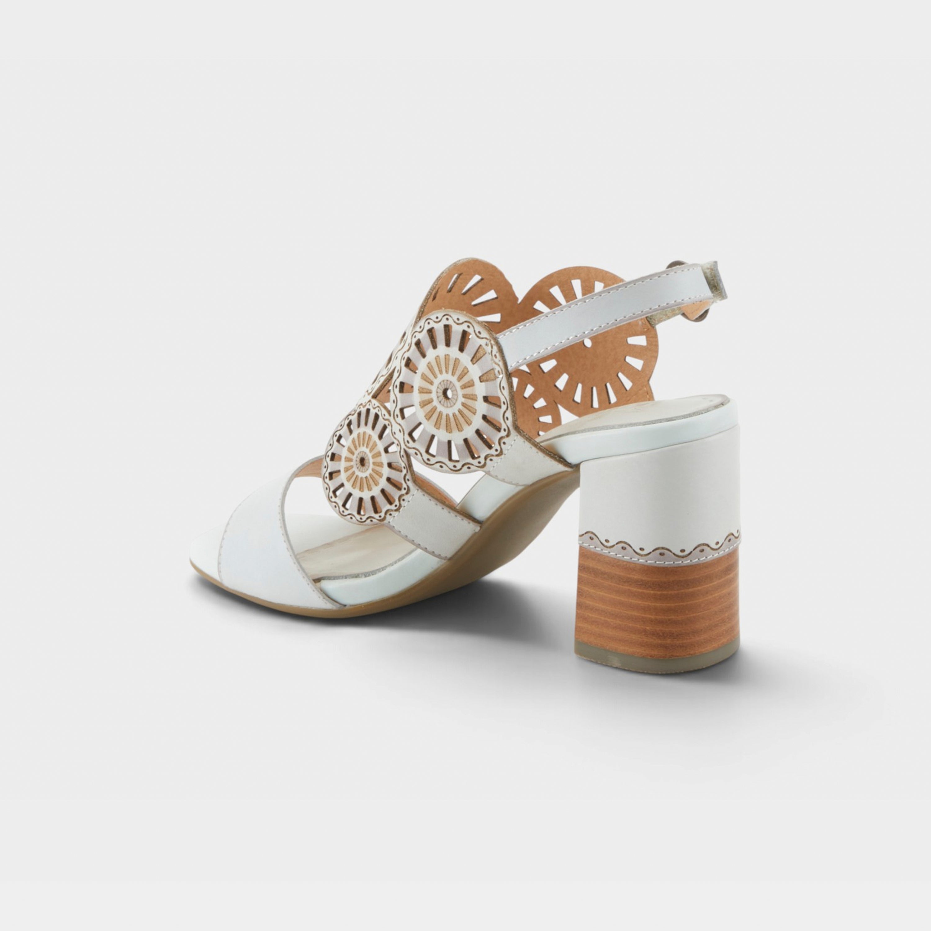 L'Artiste Pinwheel sandals in Off White, alternate angle view