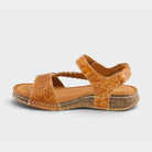 L'Artiste Popular sandal in Camel, side view
