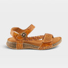 L'Artiste Popular sandal in Camel, hero view