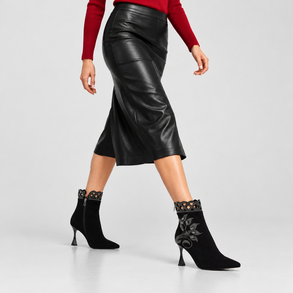 Azura ROYALREIGN BOOTS – on-foot lifestyle view