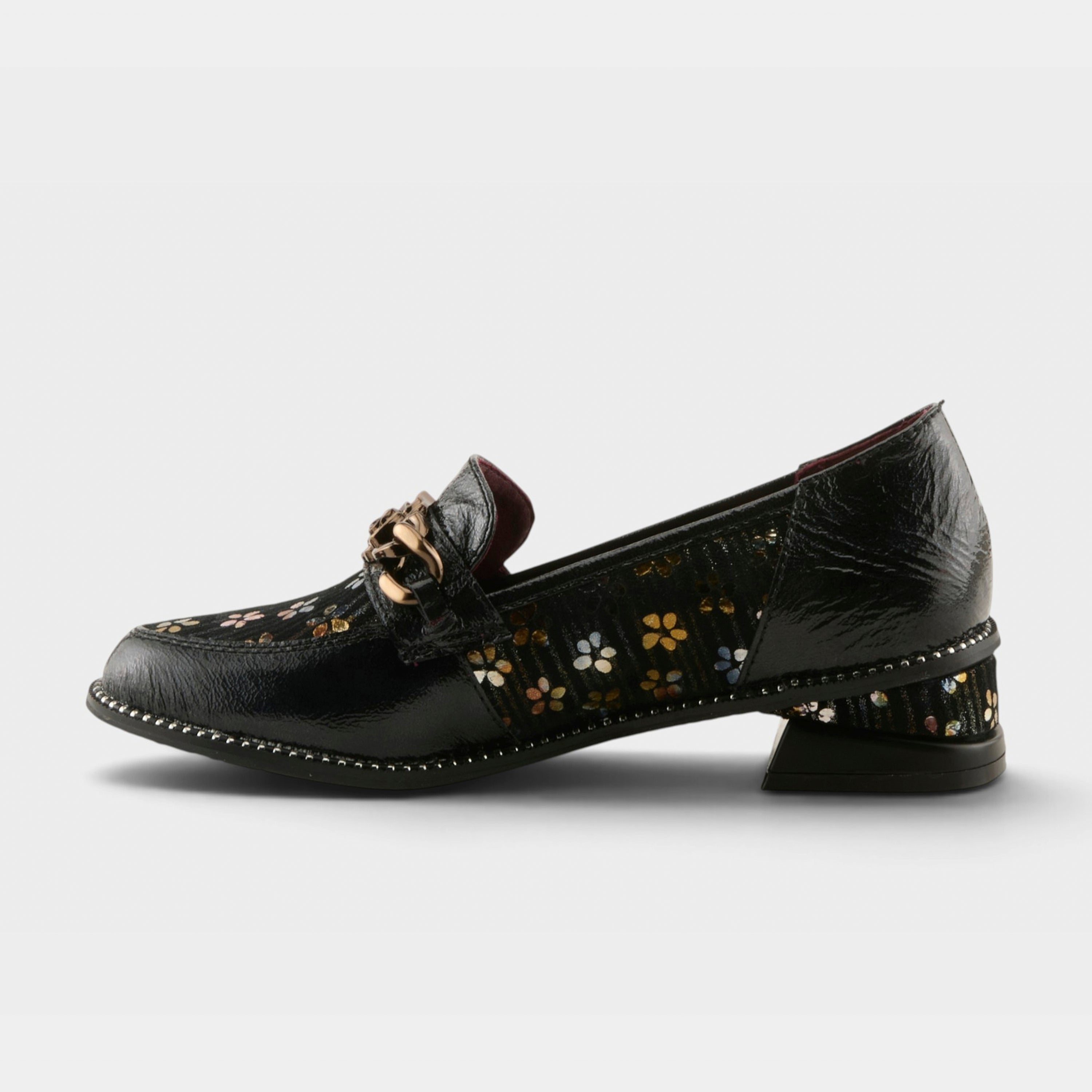L'Artiste Shinyshoes shoes in Black Patent, side view